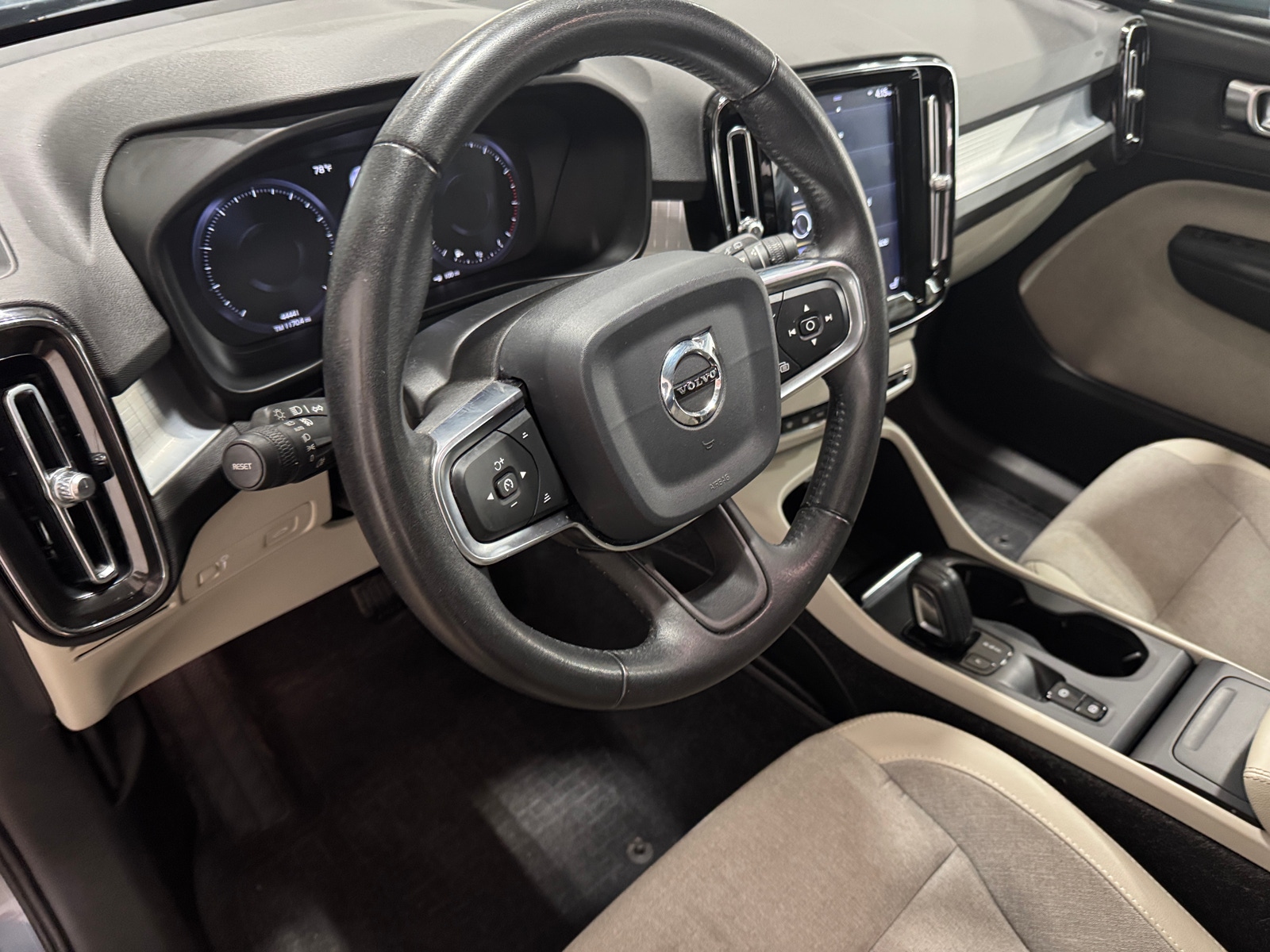 Thumbnail: 2020 Volvo XC40 - 3