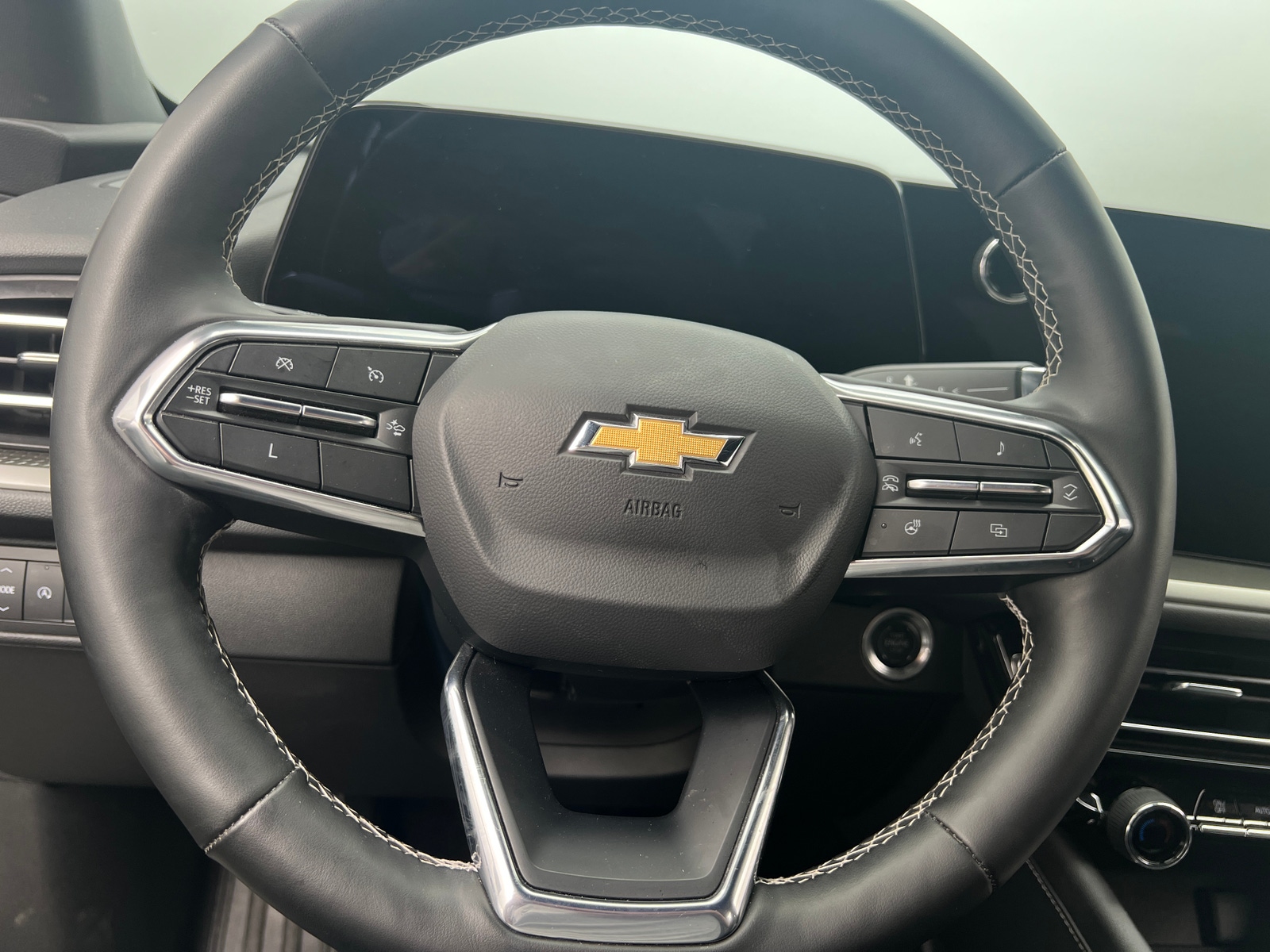 Thumbnail: 2025 Chevrolet Traverse - 5