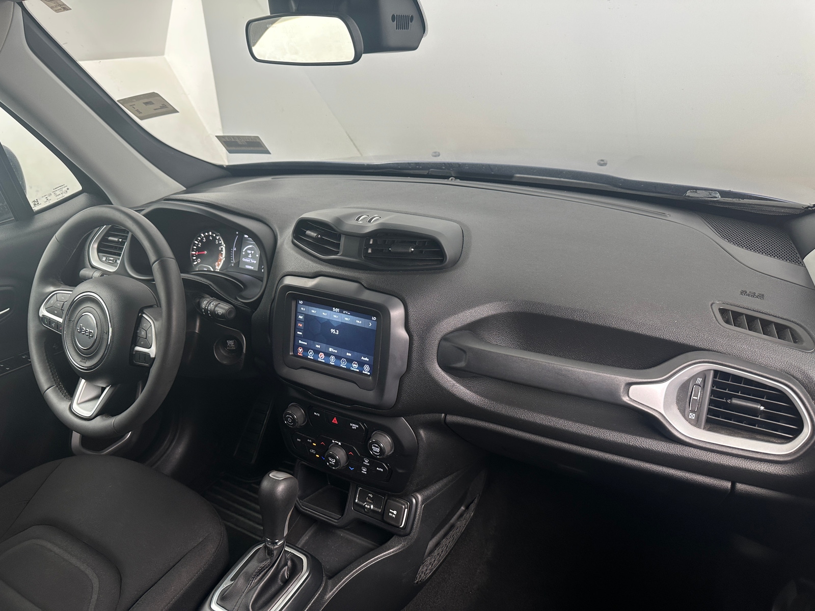 Thumbnail: 2018 Jeep Renegade - 3