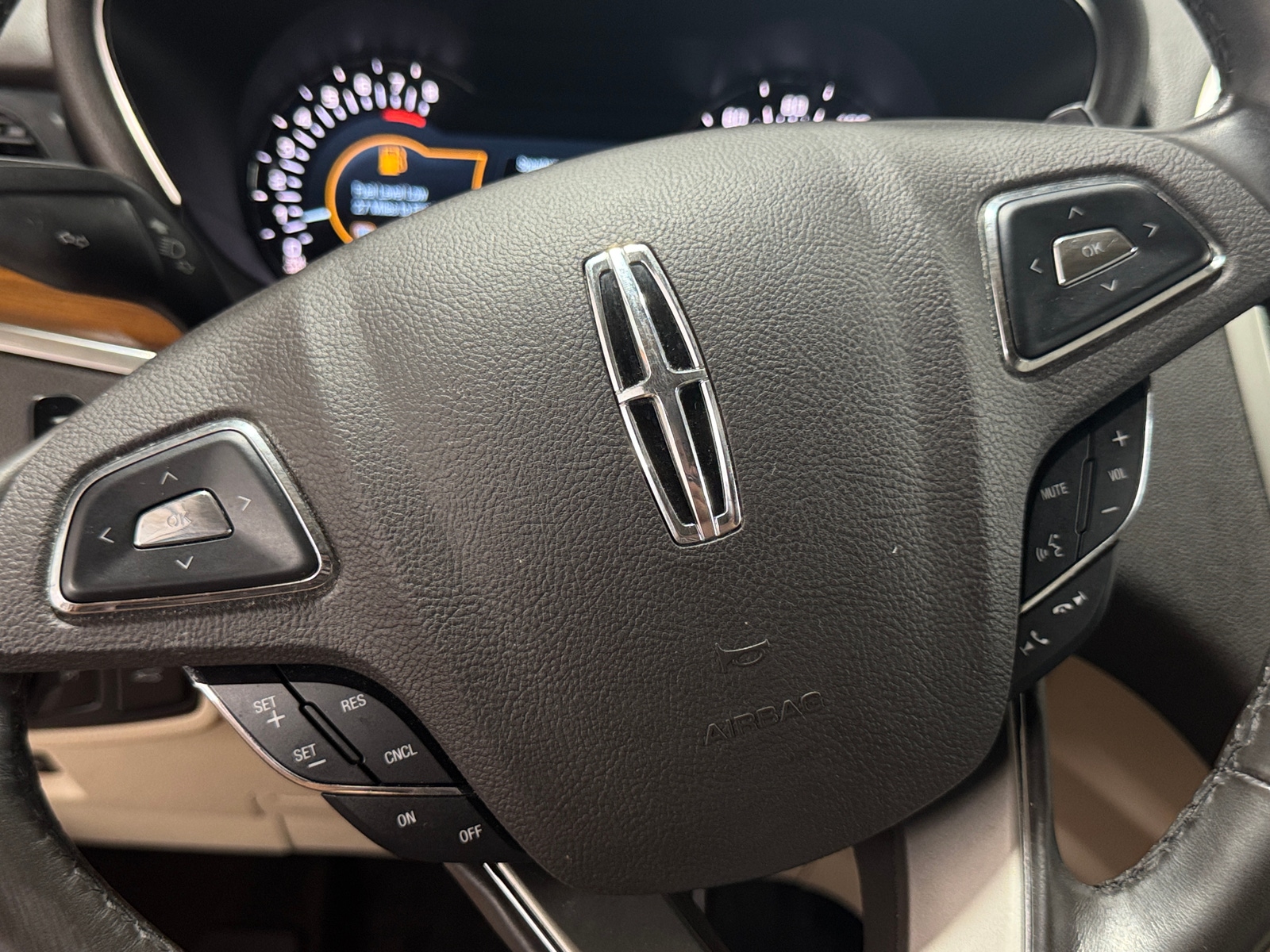 Thumbnail: 2017 Lincoln MKC - 4