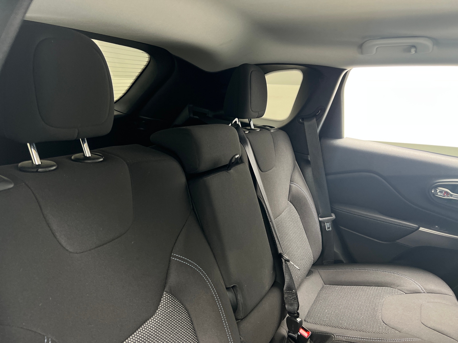 Thumbnail: 2019 Jeep Cherokee - 6