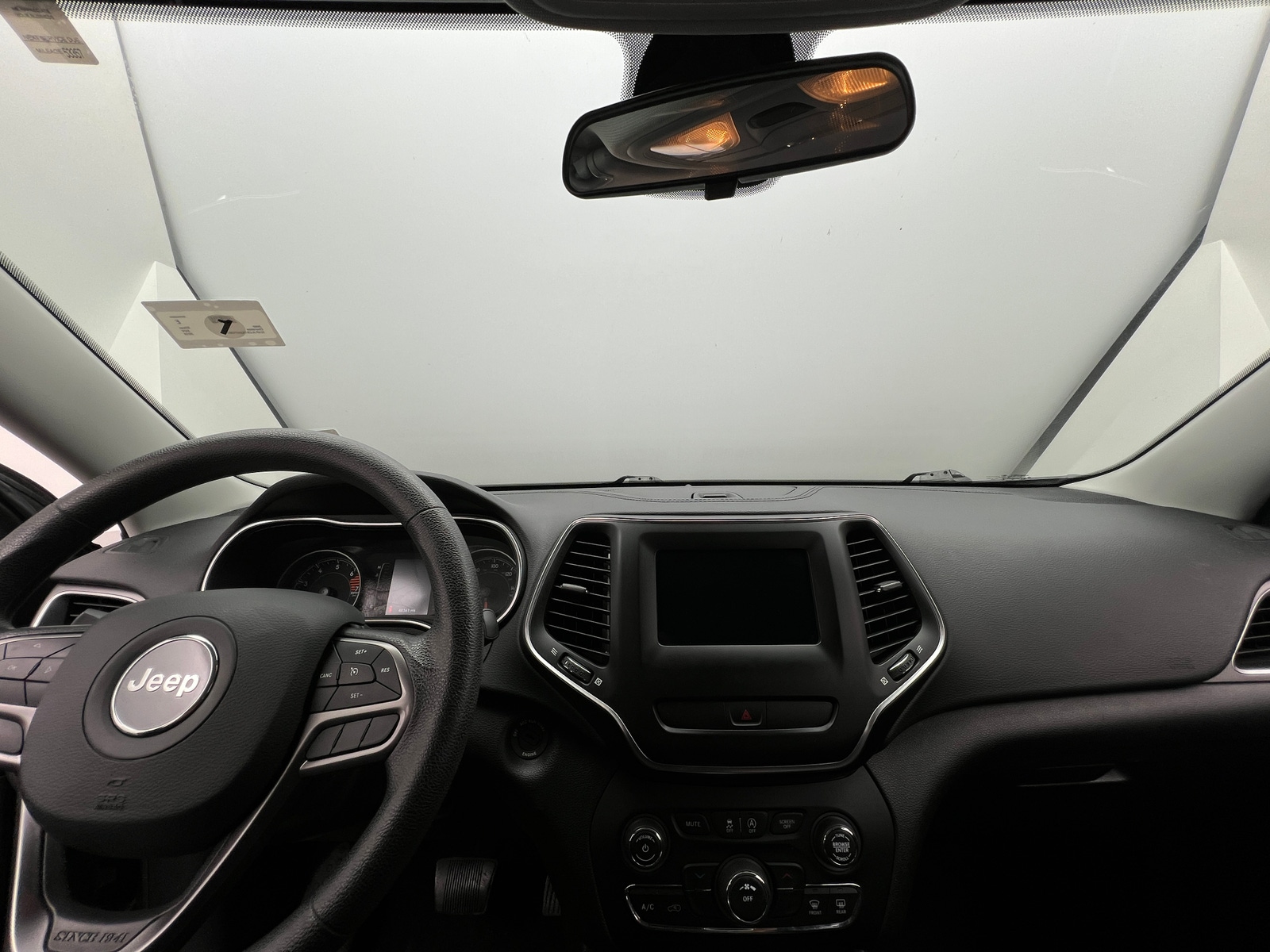 Thumbnail: 2019 Jeep Cherokee - 3
