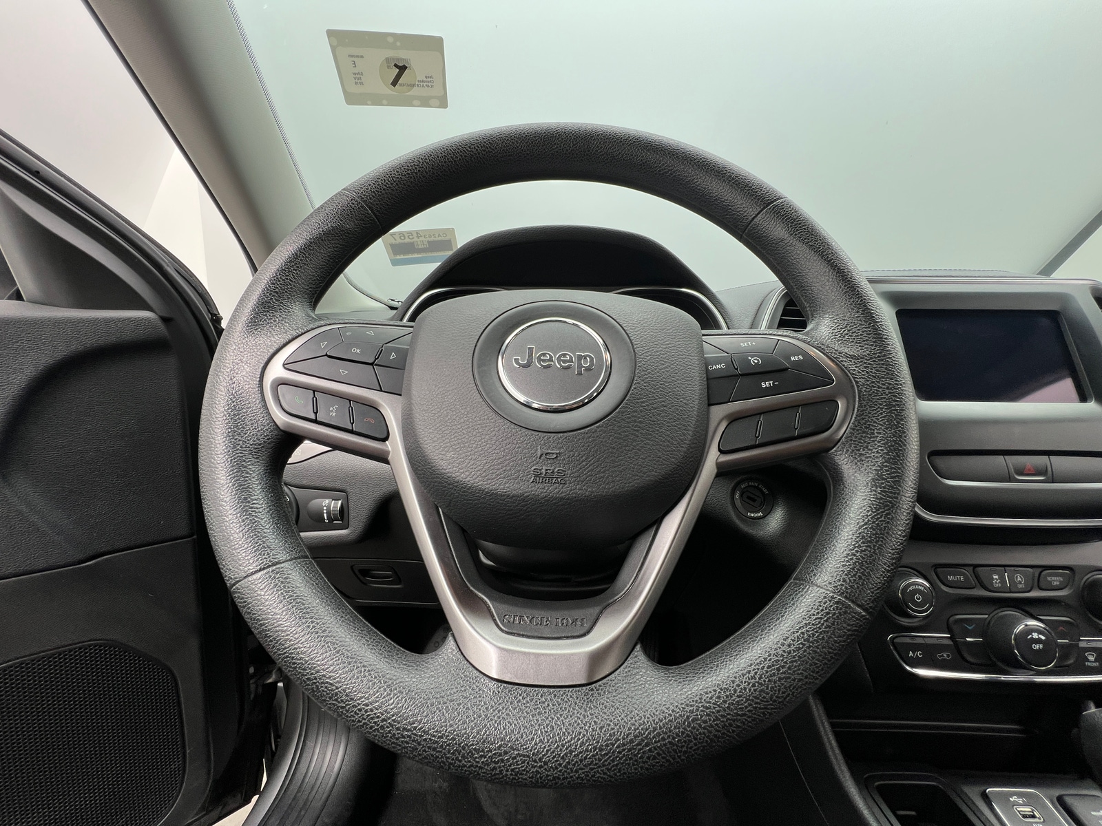 Thumbnail: 2019 Jeep Cherokee - 5