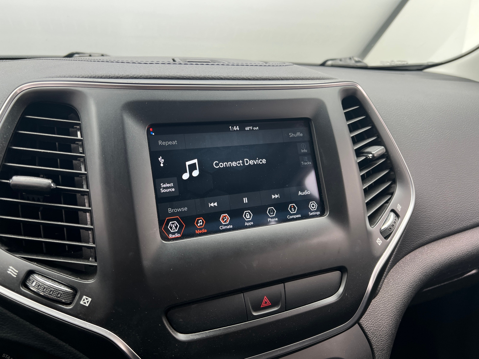 Thumbnail: 2019 Jeep Cherokee - 4