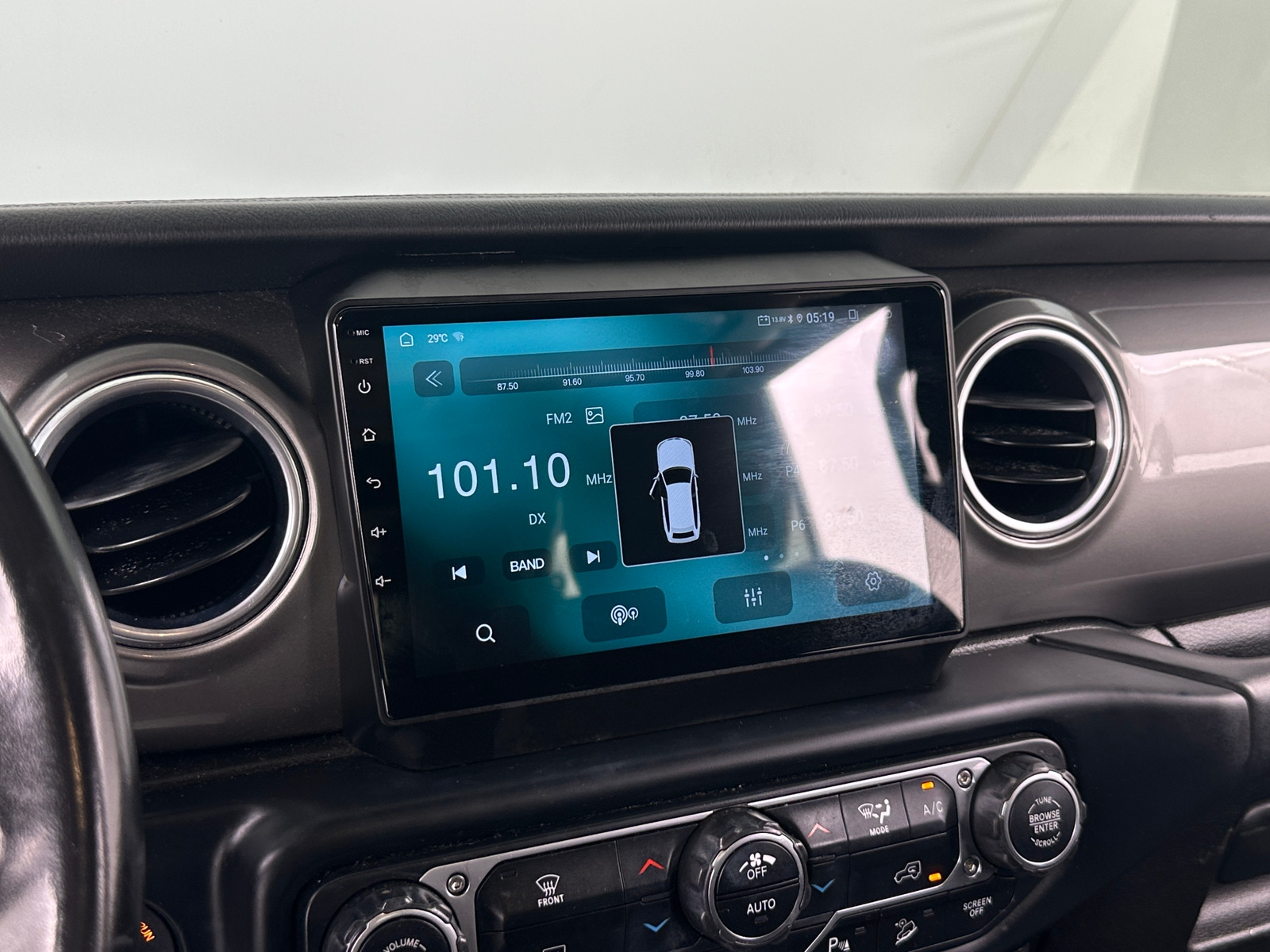 Thumbnail: 2019 Jeep Wrangler - 4
