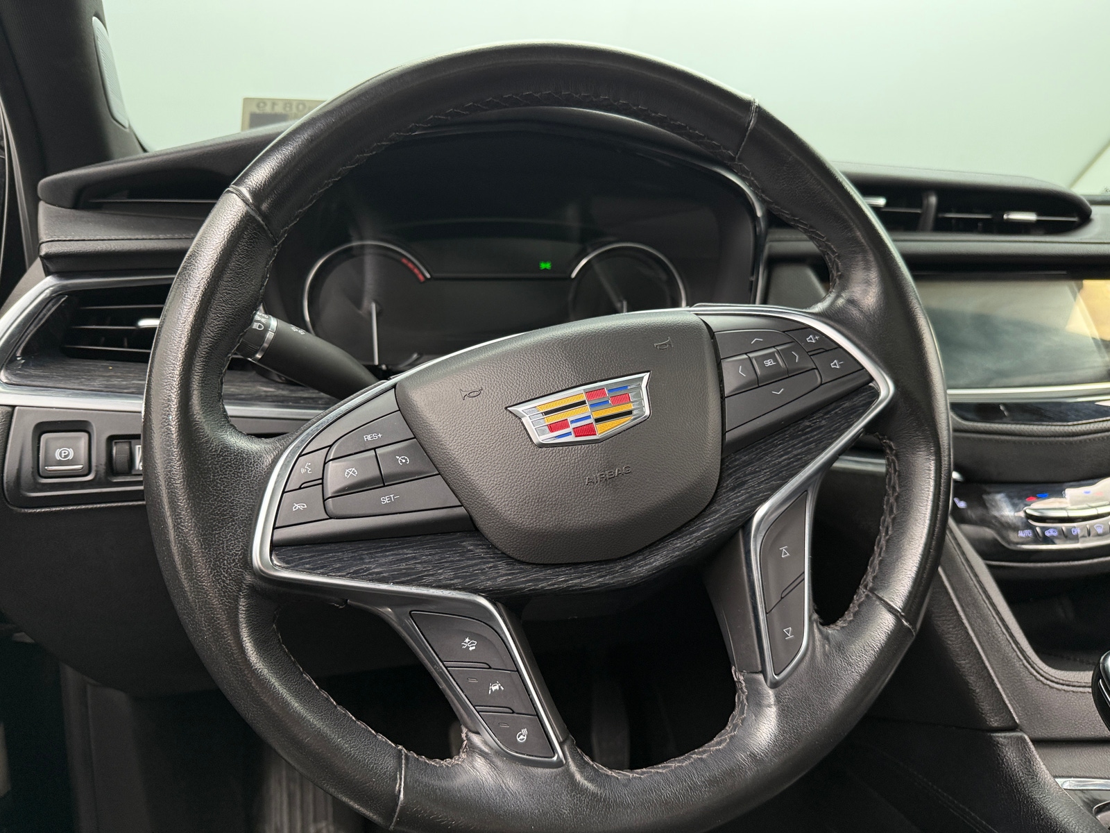 Thumbnail: 2023 Cadillac XT5 - 4