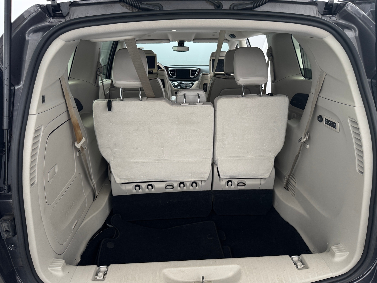 Thumbnail: 2018 Chrysler Pacifica - 6
