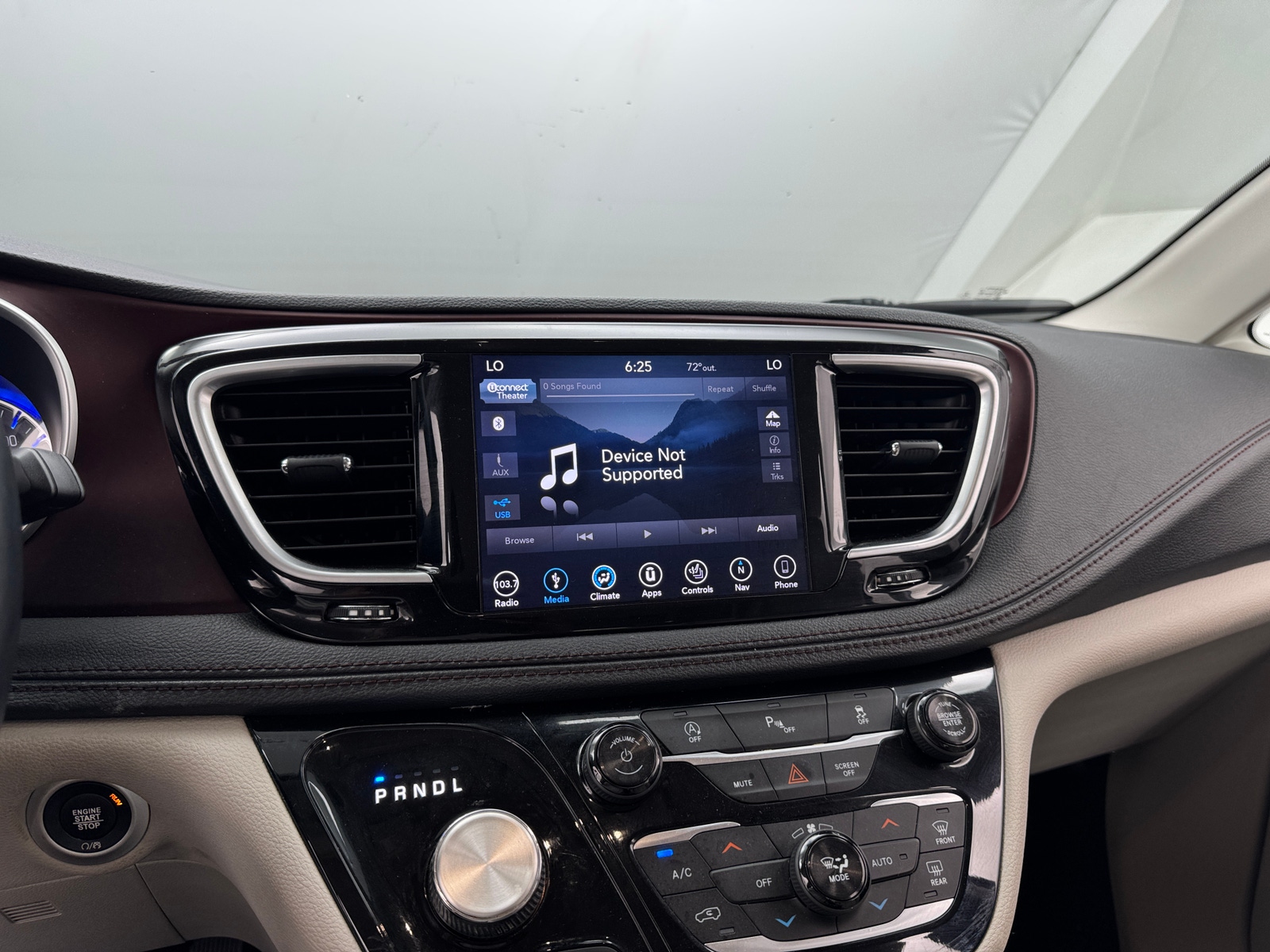 Thumbnail: 2018 Chrysler Pacifica - 3
