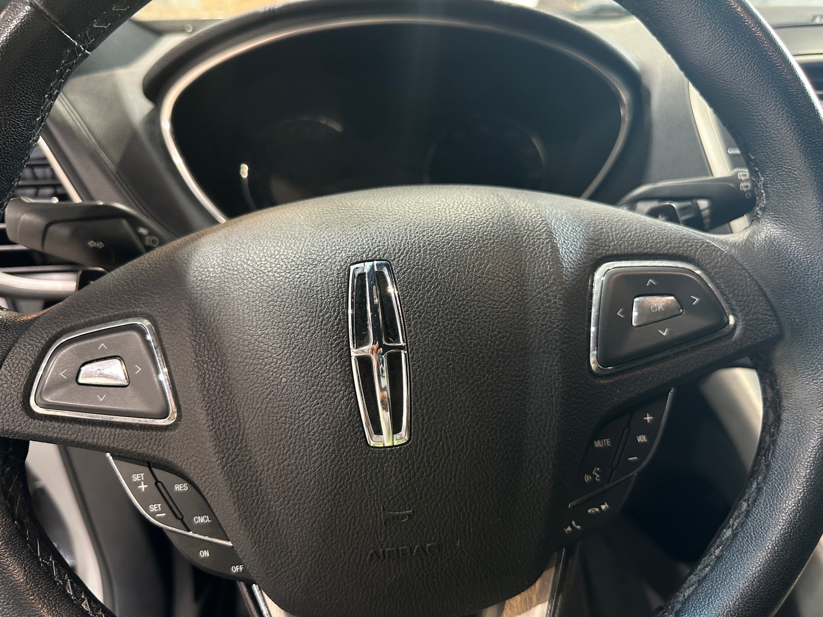 Thumbnail: 2016 Lincoln MKX - 4