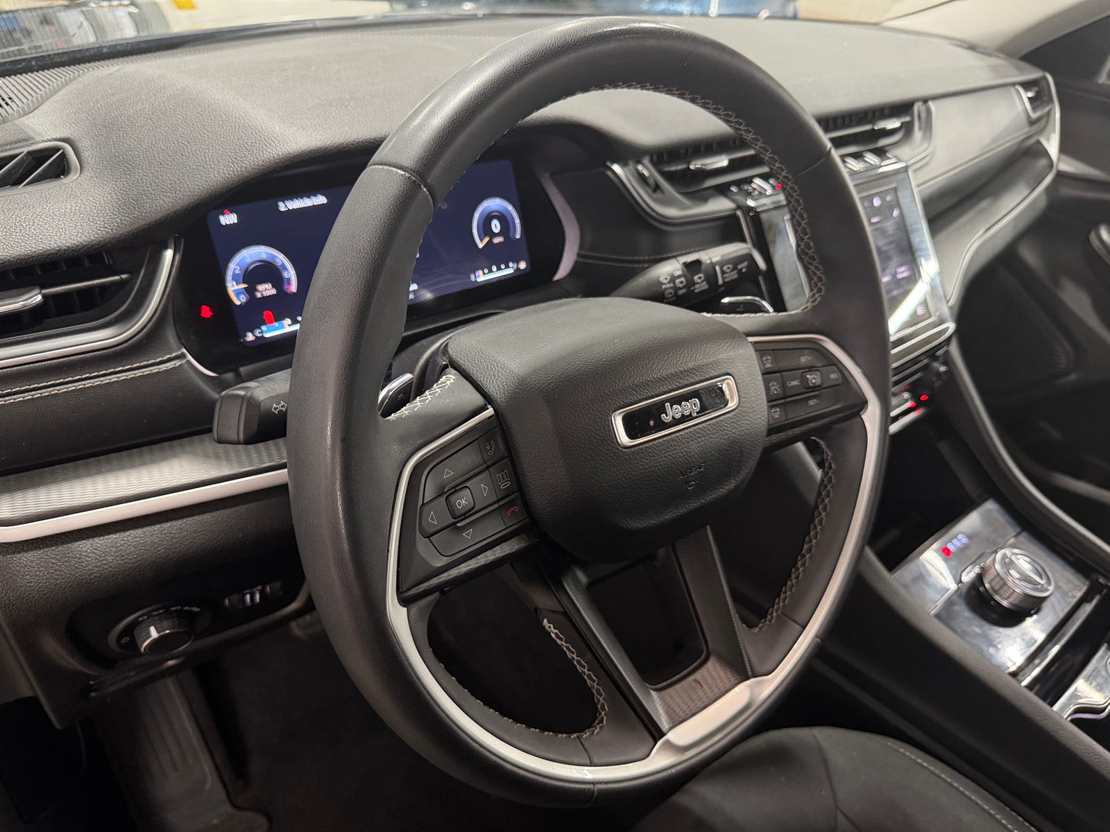 Thumbnail: 2023 Jeep Grand Cherokee L - 3