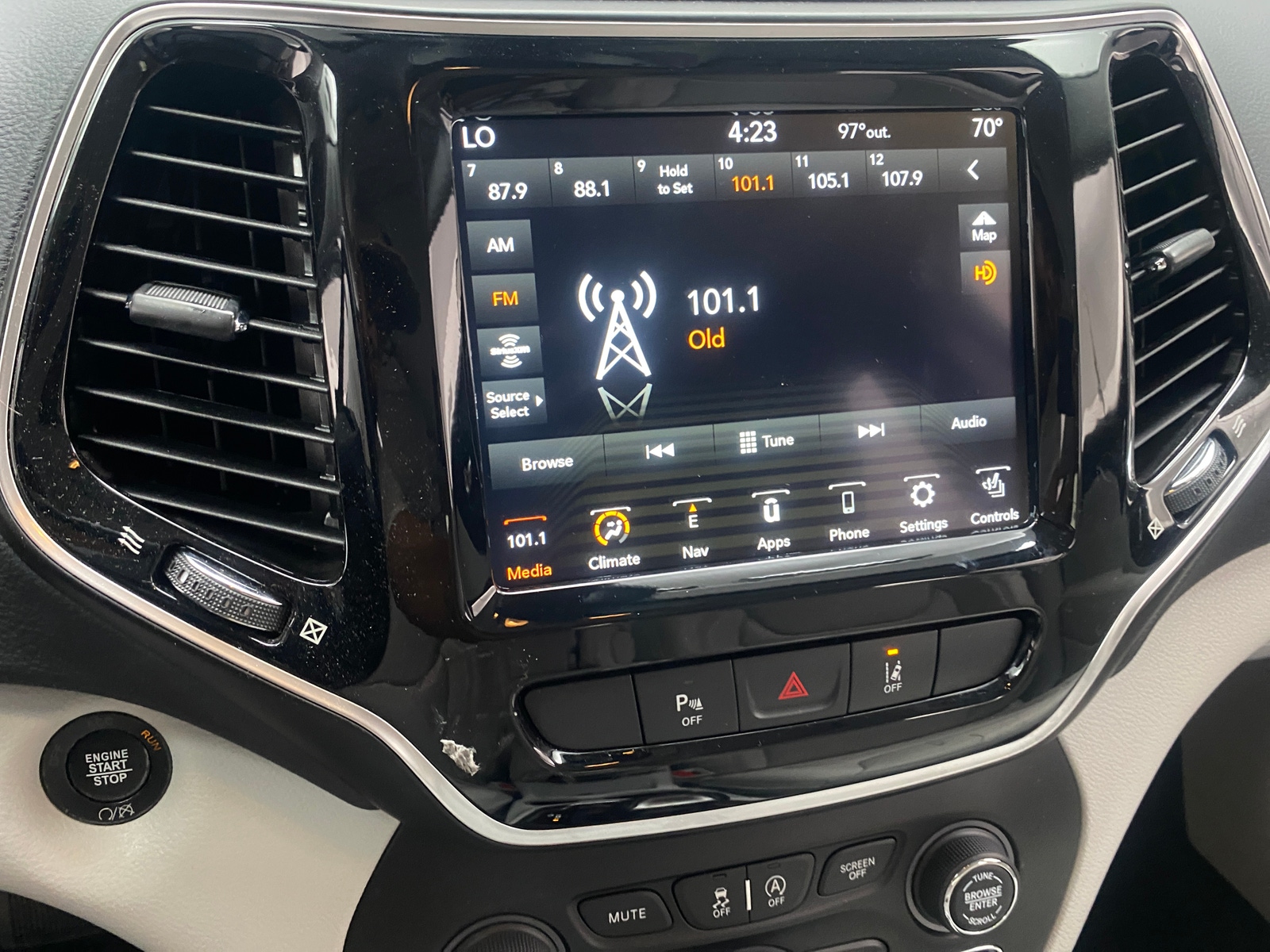 Thumbnail: 2020 Jeep Cherokee - 3