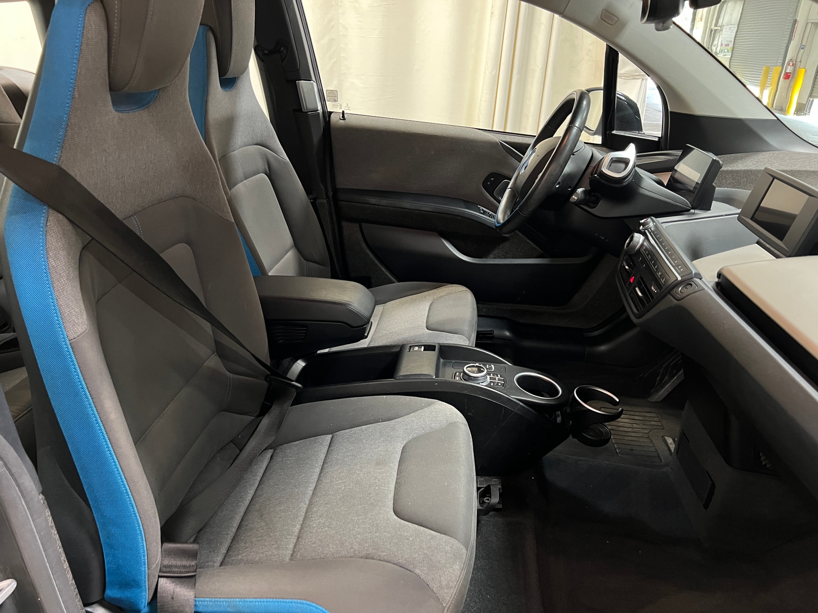 Thumbnail: 2017 BMW i3 - 2