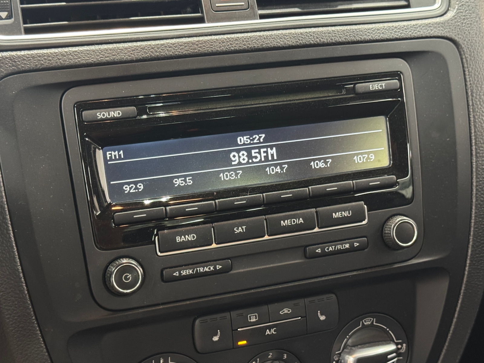 Thumbnail: 2015 Volkswagen Jetta - 4