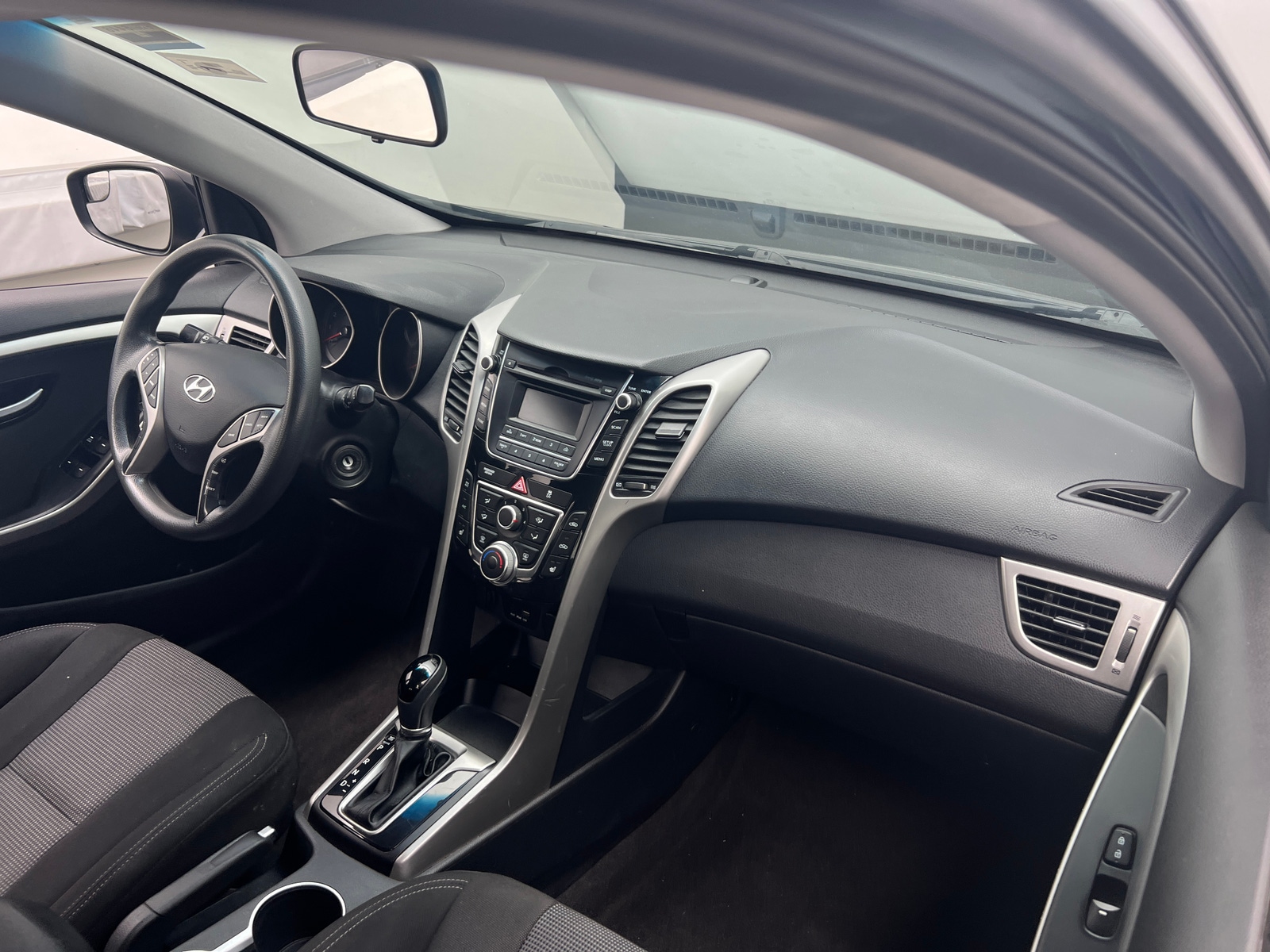 Thumbnail: 2016 Hyundai Elantra - 3