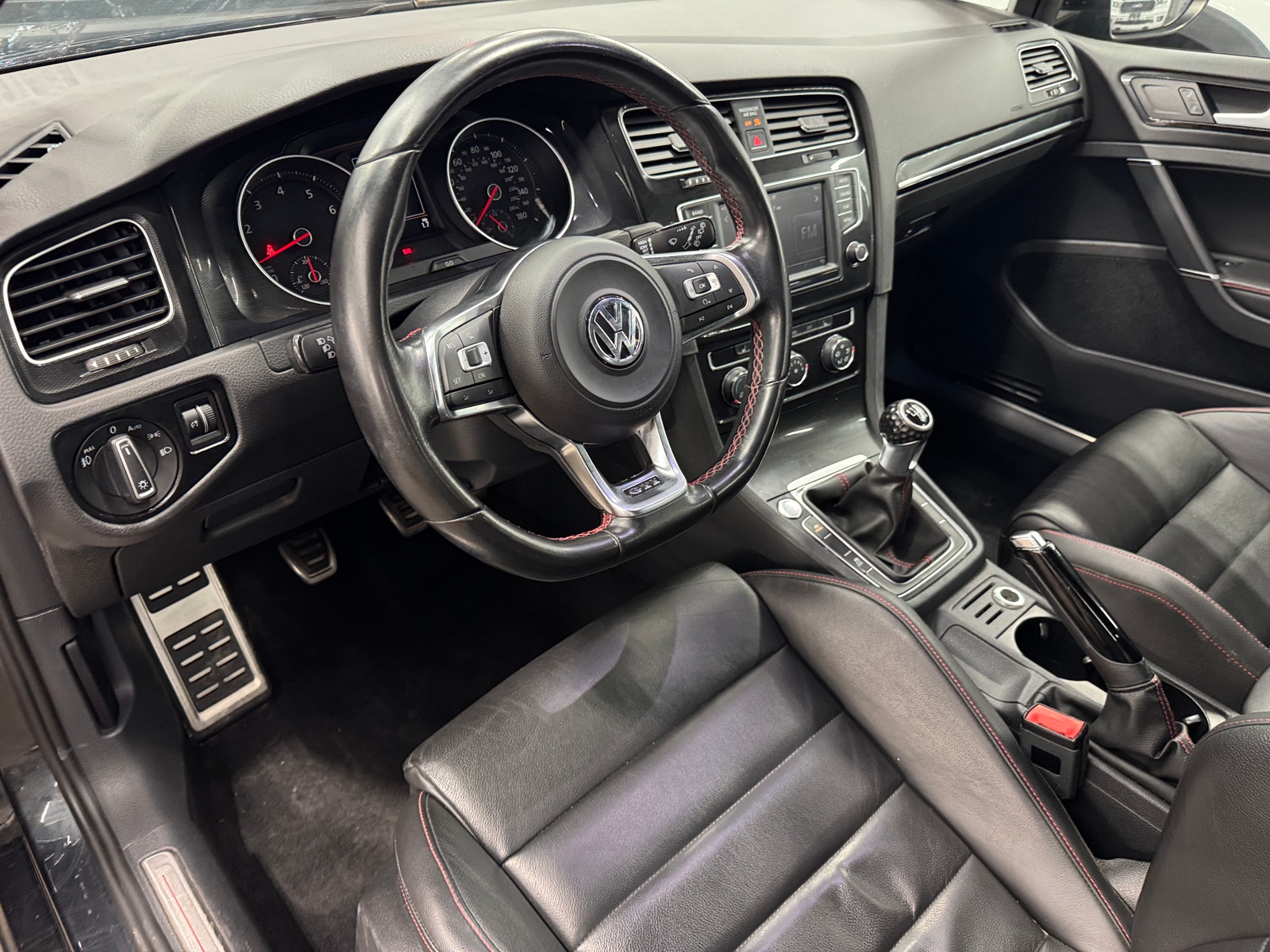 Thumbnail: 2016 Volkswagen Golf - 3