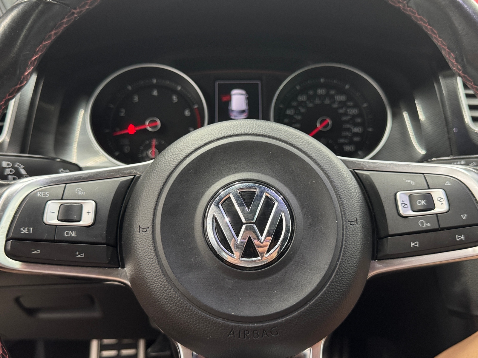 Thumbnail: 2016 Volkswagen Golf - 5