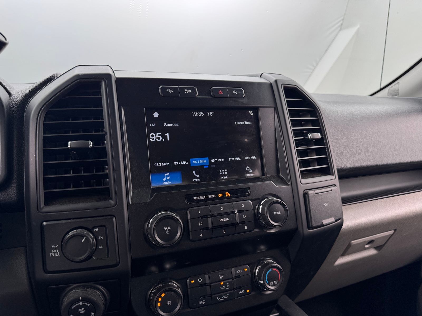 Thumbnail: 2019 Ford Econoline - 4