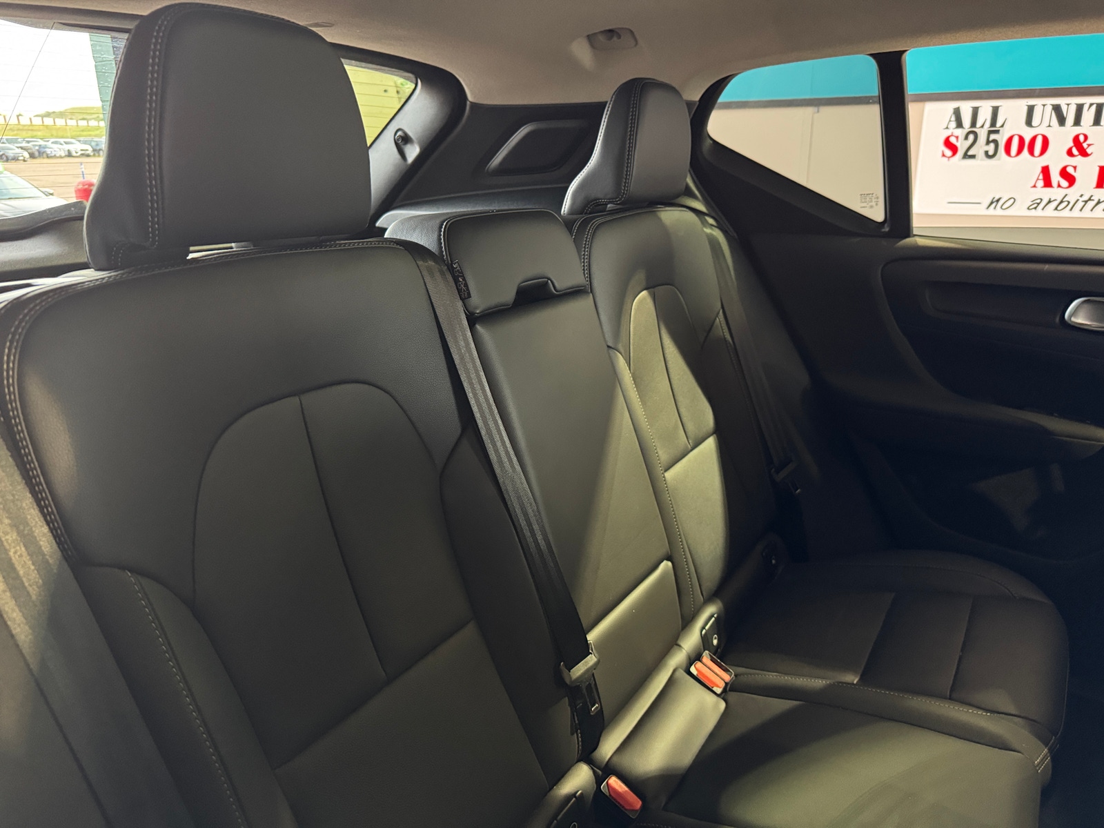Thumbnail: 2025 Volvo XC40 - 5