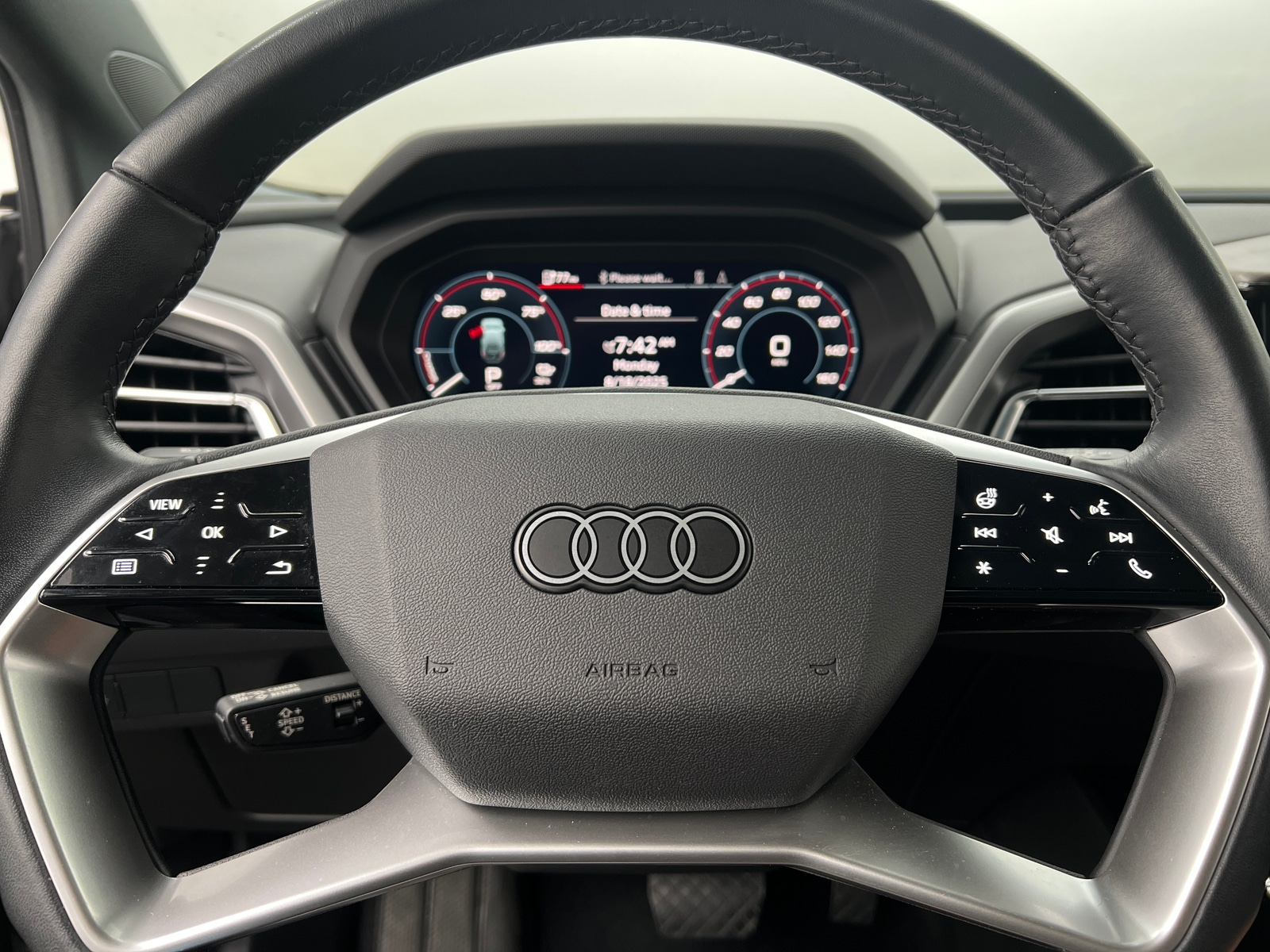 Thumbnail: 2023 Audi Q4 e-tron - 4