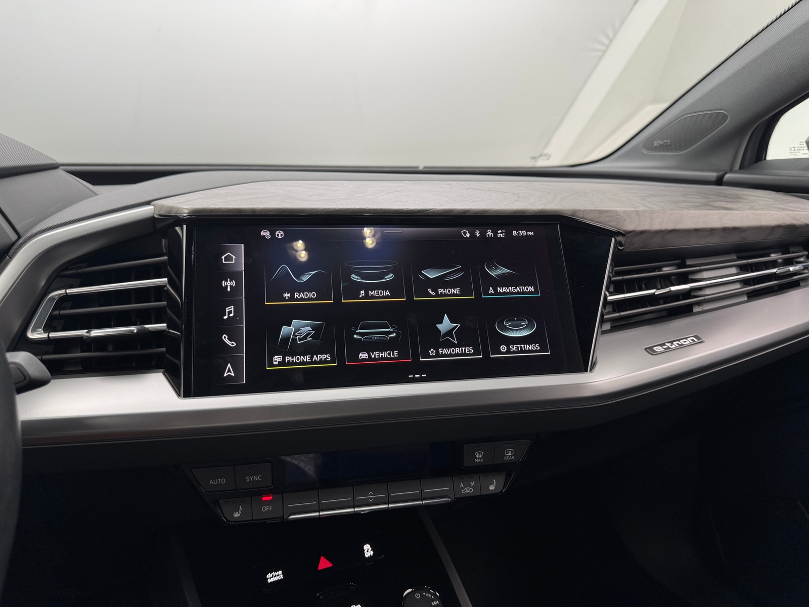 Thumbnail: 2023 Audi Q4 e-tron - 3