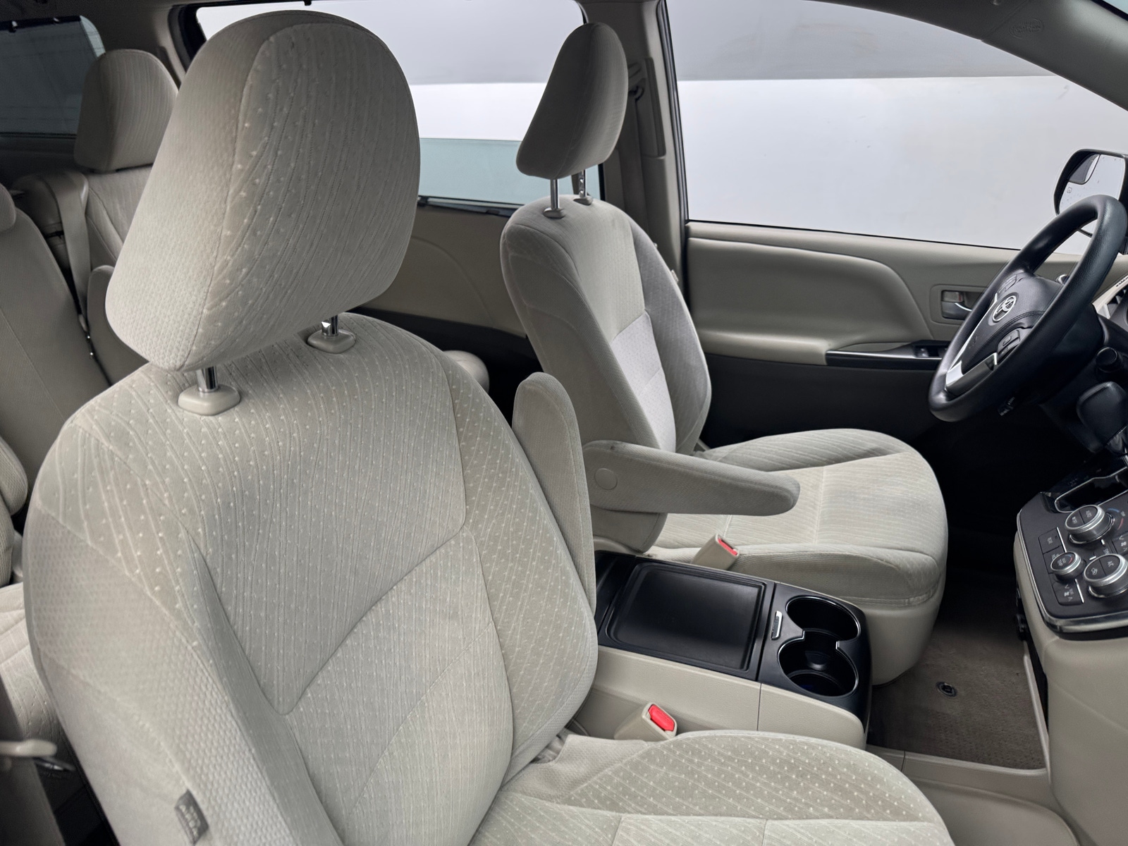 Thumbnail: 2018 Toyota Sienna - 2