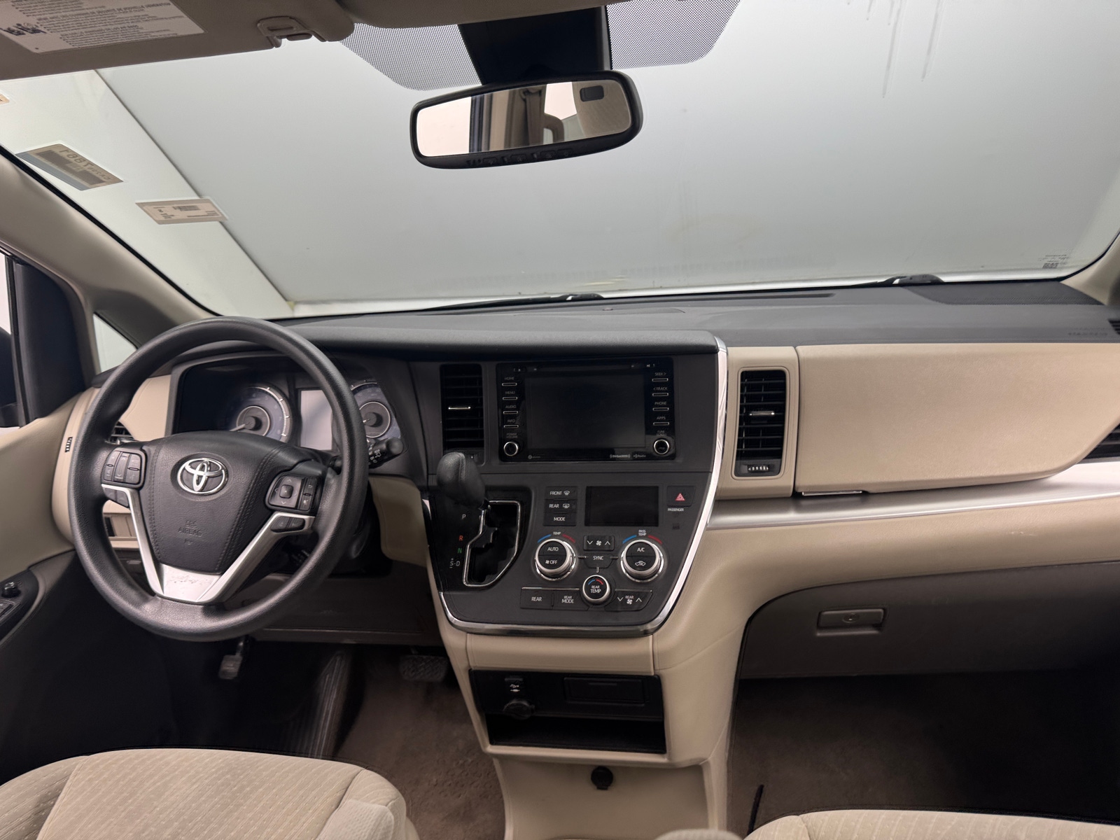 Thumbnail: 2018 Toyota Sienna - 3
