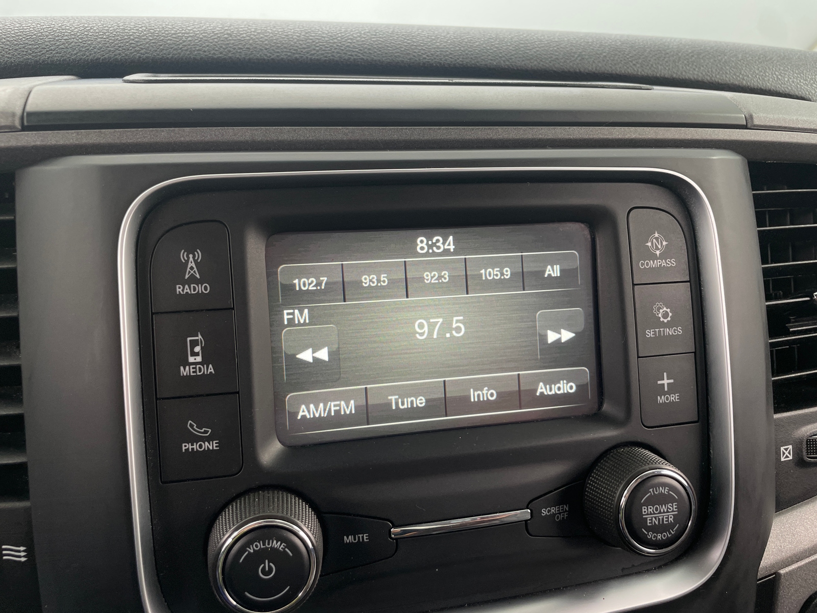 Thumbnail: 2022 RAM 1500 Classic - 4