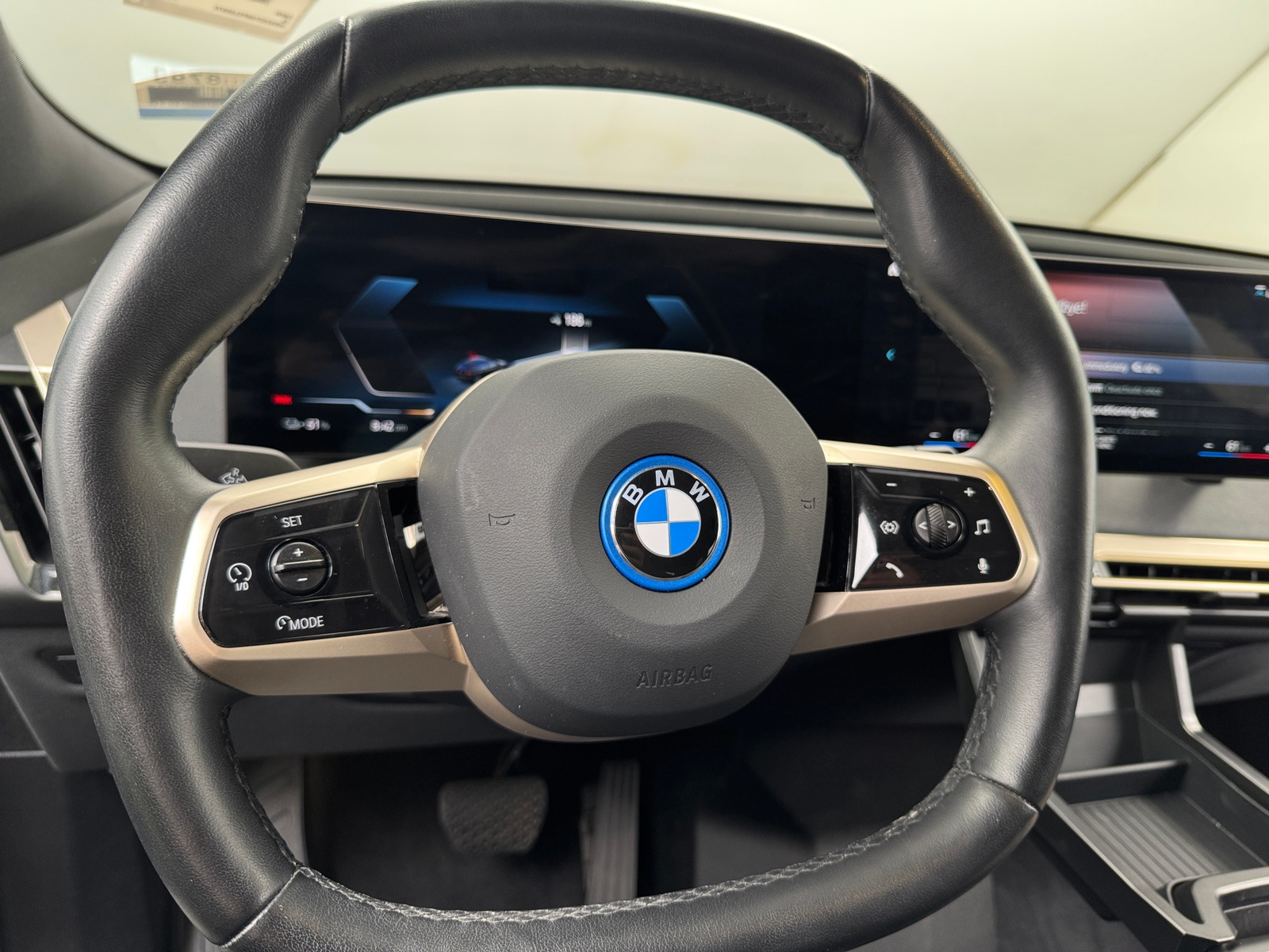 Thumbnail: 2023 BMW iX - 4