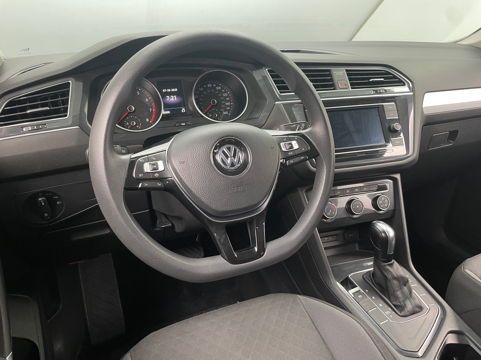 Thumbnail: 2020 Volkswagen Tiguan - 5