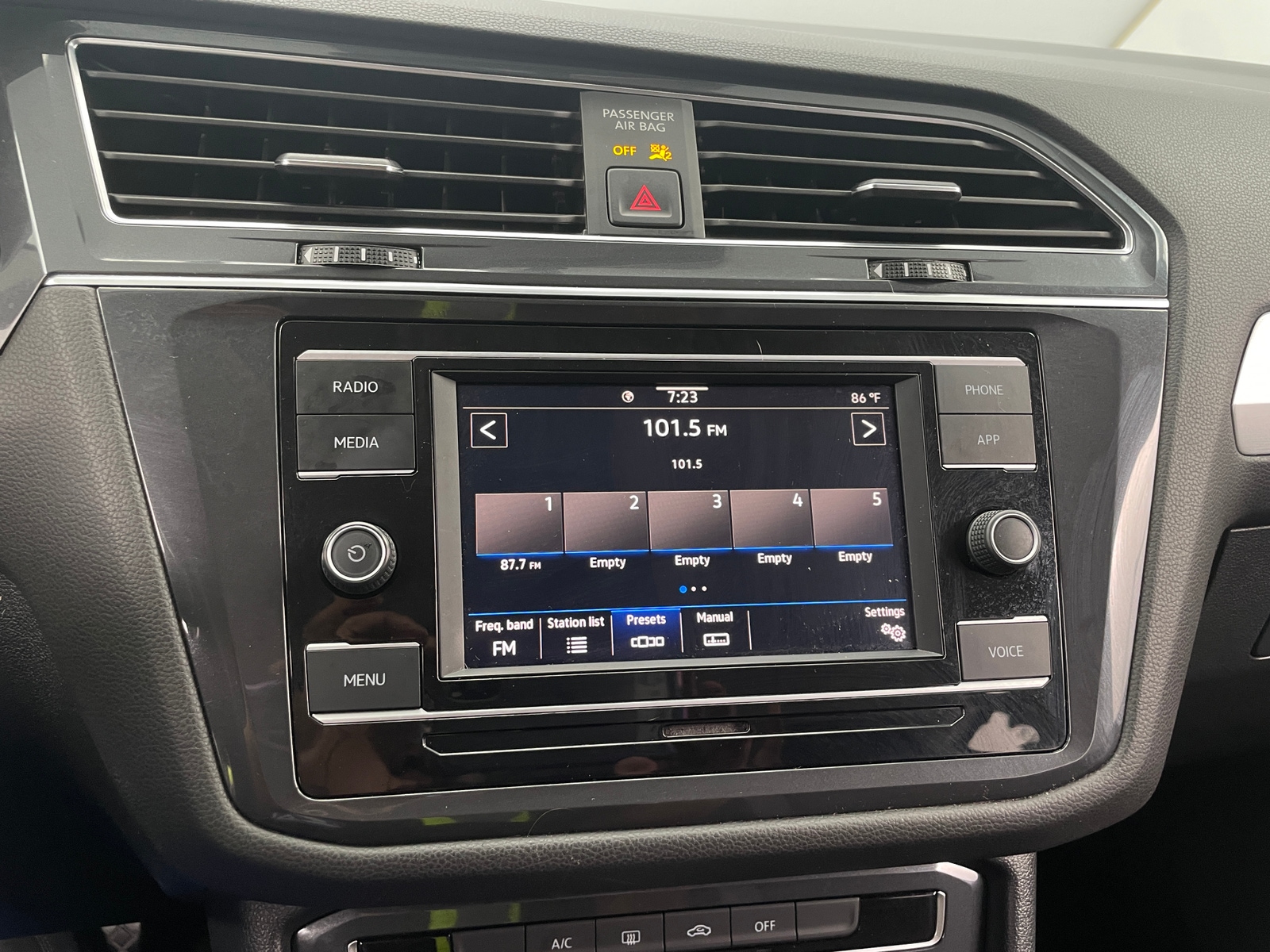 Thumbnail: 2020 Volkswagen Tiguan - 4