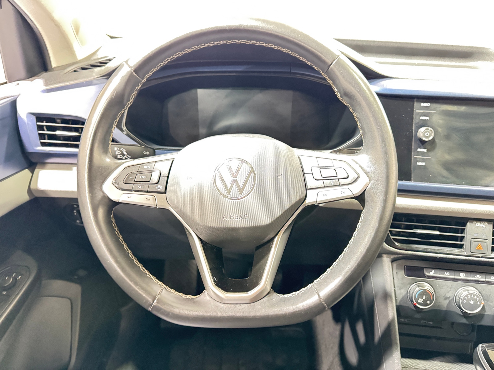 Thumbnail: 2022 Volkswagen Taos - 4