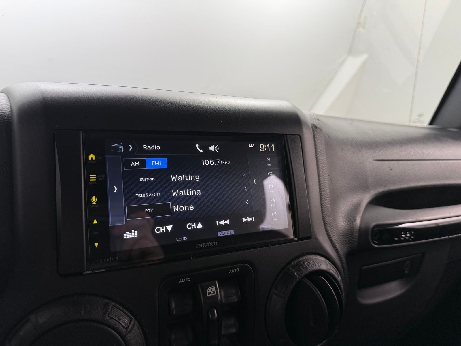 Thumbnail: 2015 Jeep Wrangler - 3