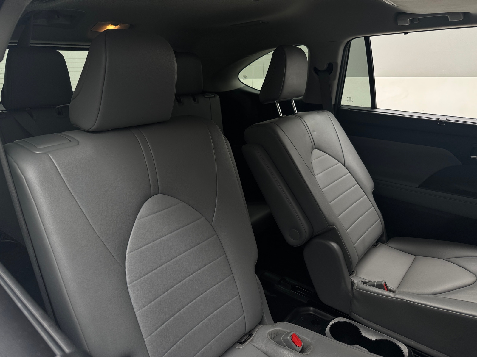 Thumbnail: 2022 Toyota Highlander - 5