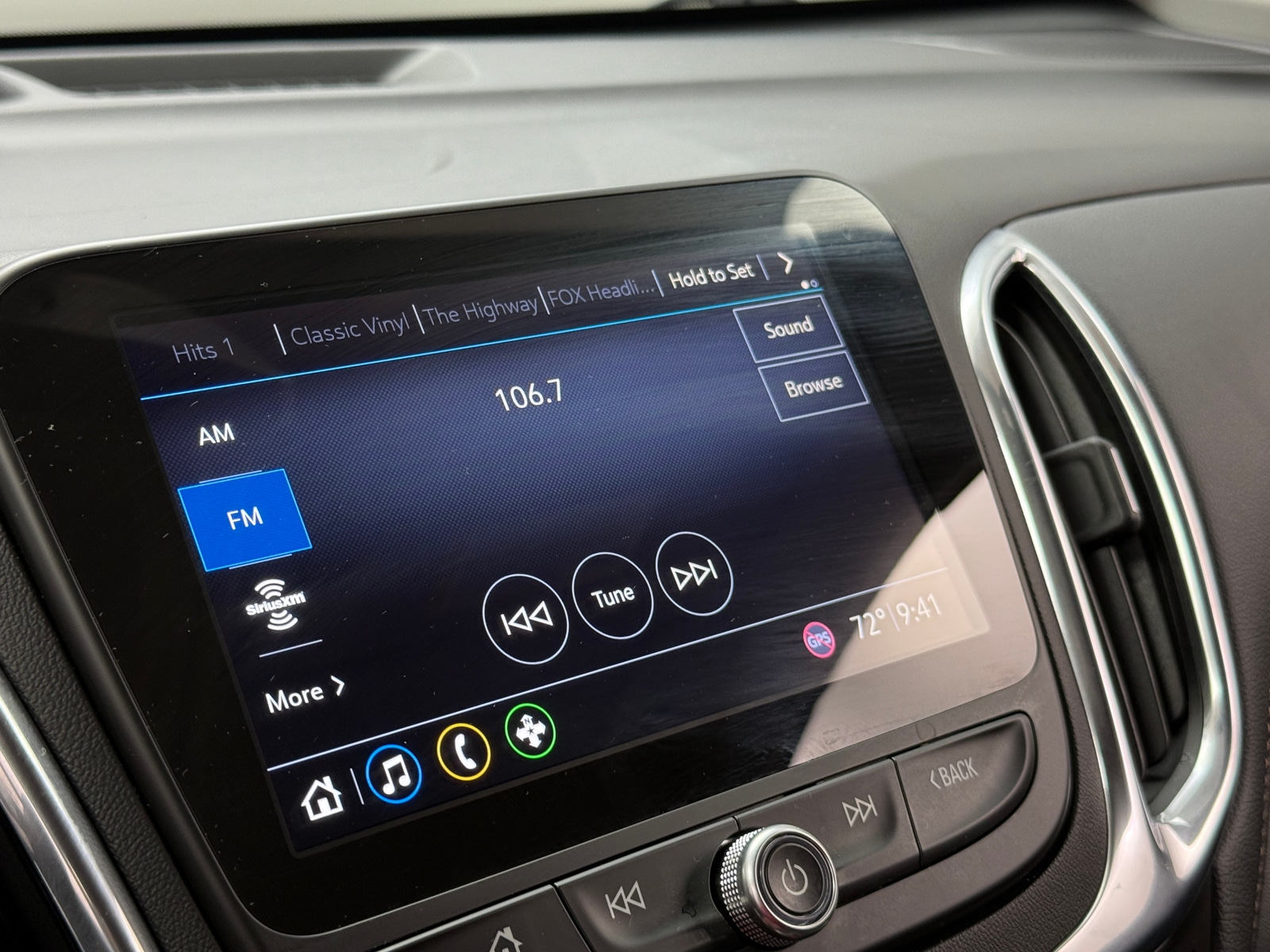 Thumbnail: 2019 Chevrolet Equinox - 3