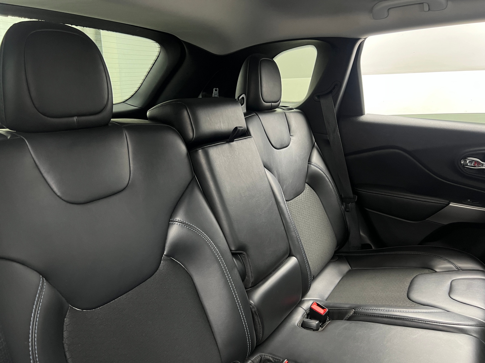 Thumbnail: 2020 Jeep Cherokee - 6