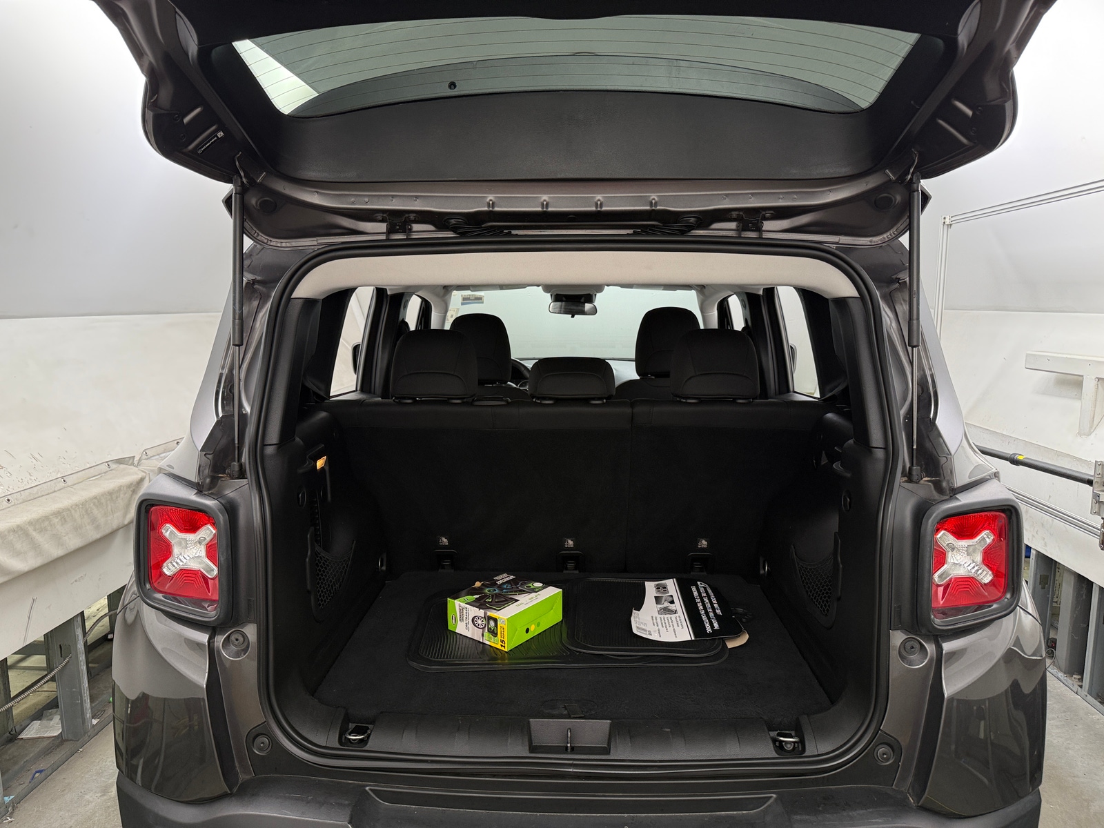 Thumbnail: 2018 Jeep Renegade - 7