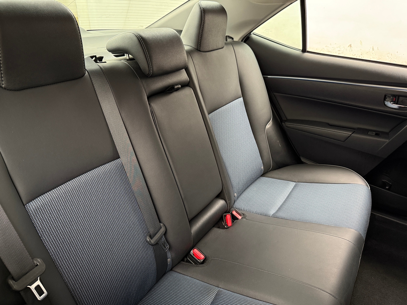 Thumbnail: 2015 Toyota Corolla - 6