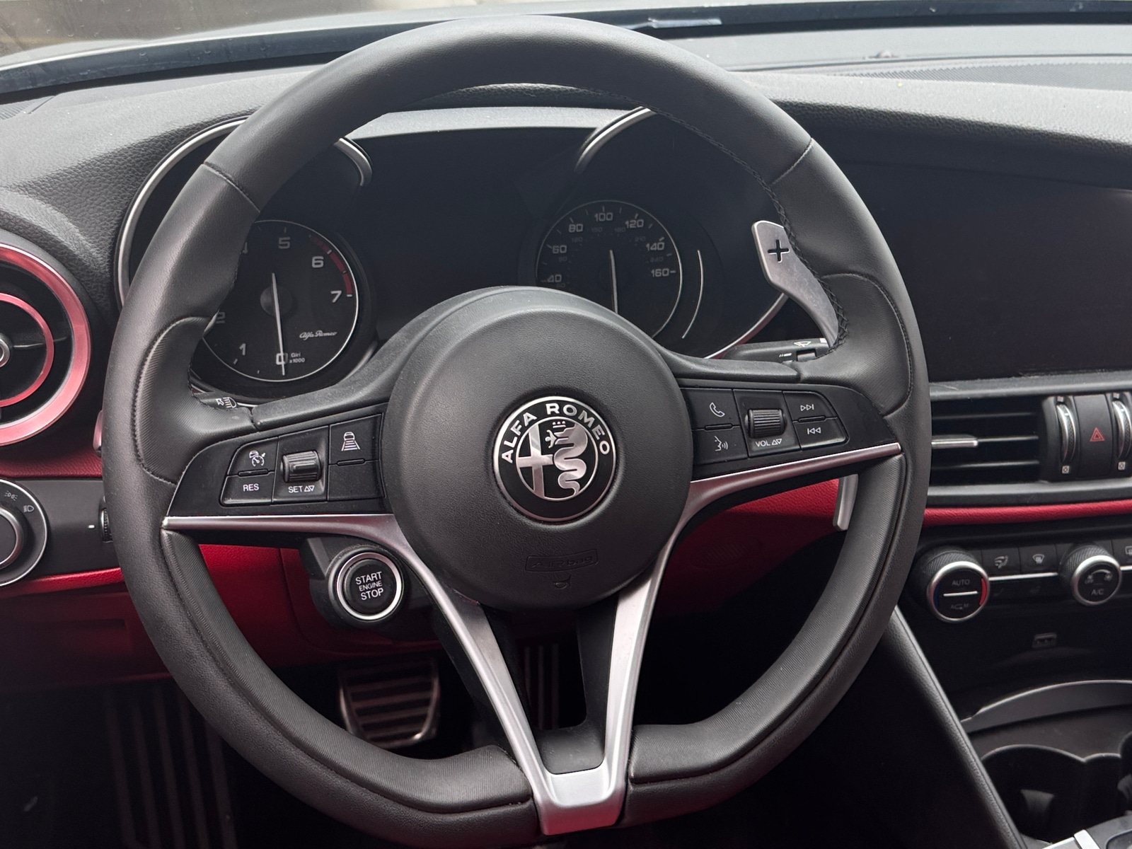 Thumbnail: 2019 Alfa Romeo Giulia - 4