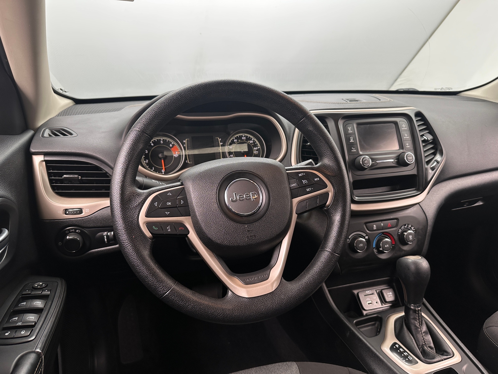 Thumbnail: 2016 Jeep Cherokee - 5
