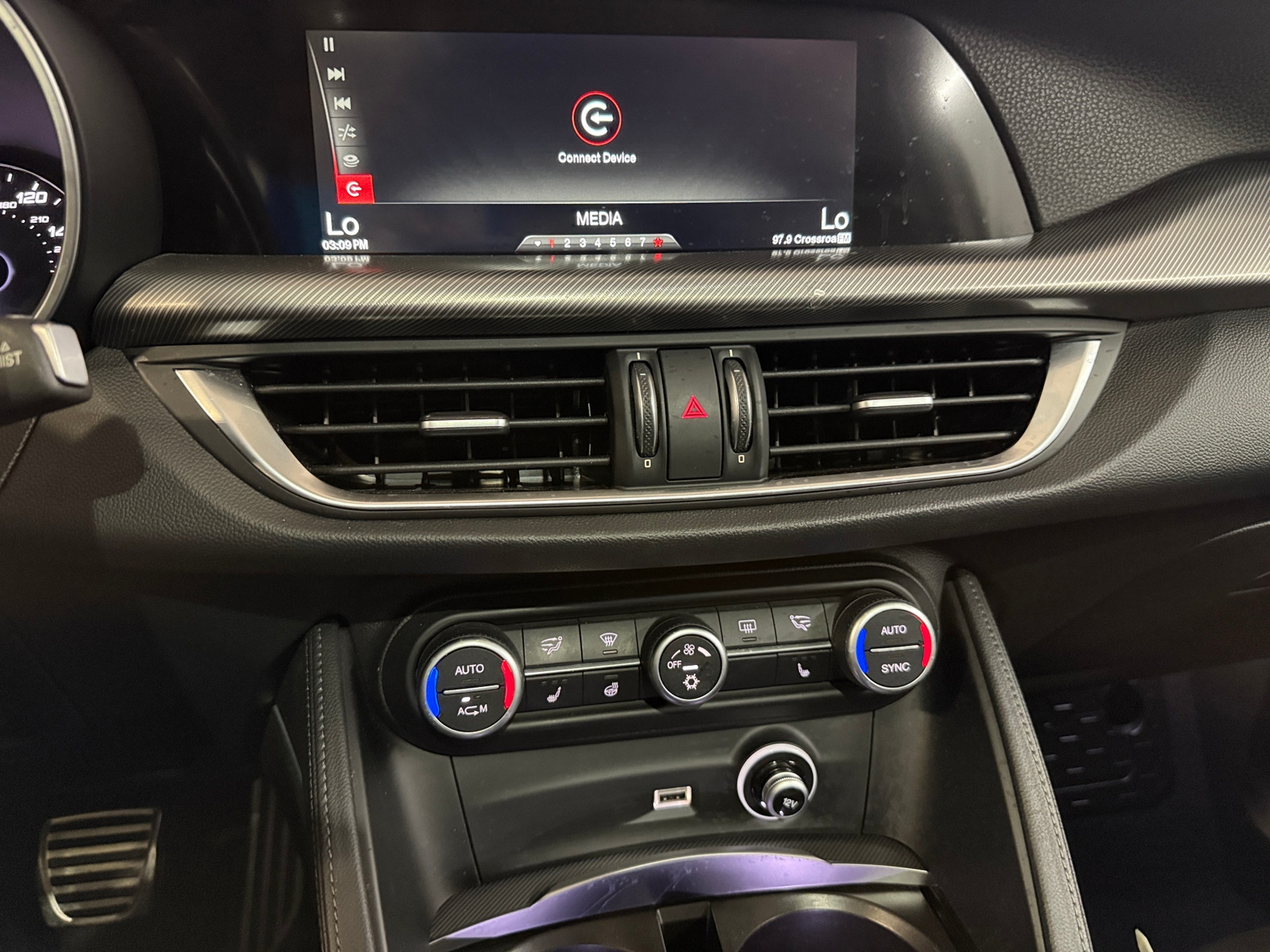 Thumbnail: 2018 Alfa Romeo Stelvio - 3