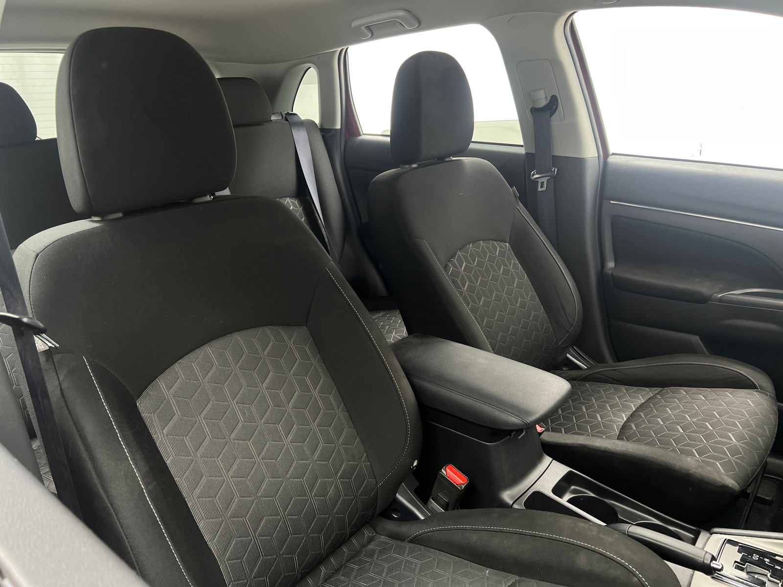 Thumbnail: 2020 Mitsubishi Outlander Sport - 2