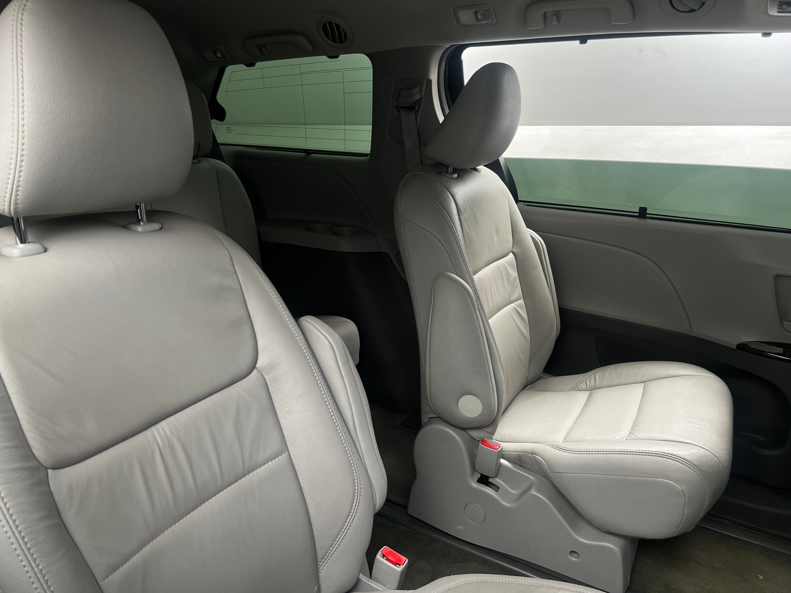 Thumbnail: 2016 Toyota Sienna - 5