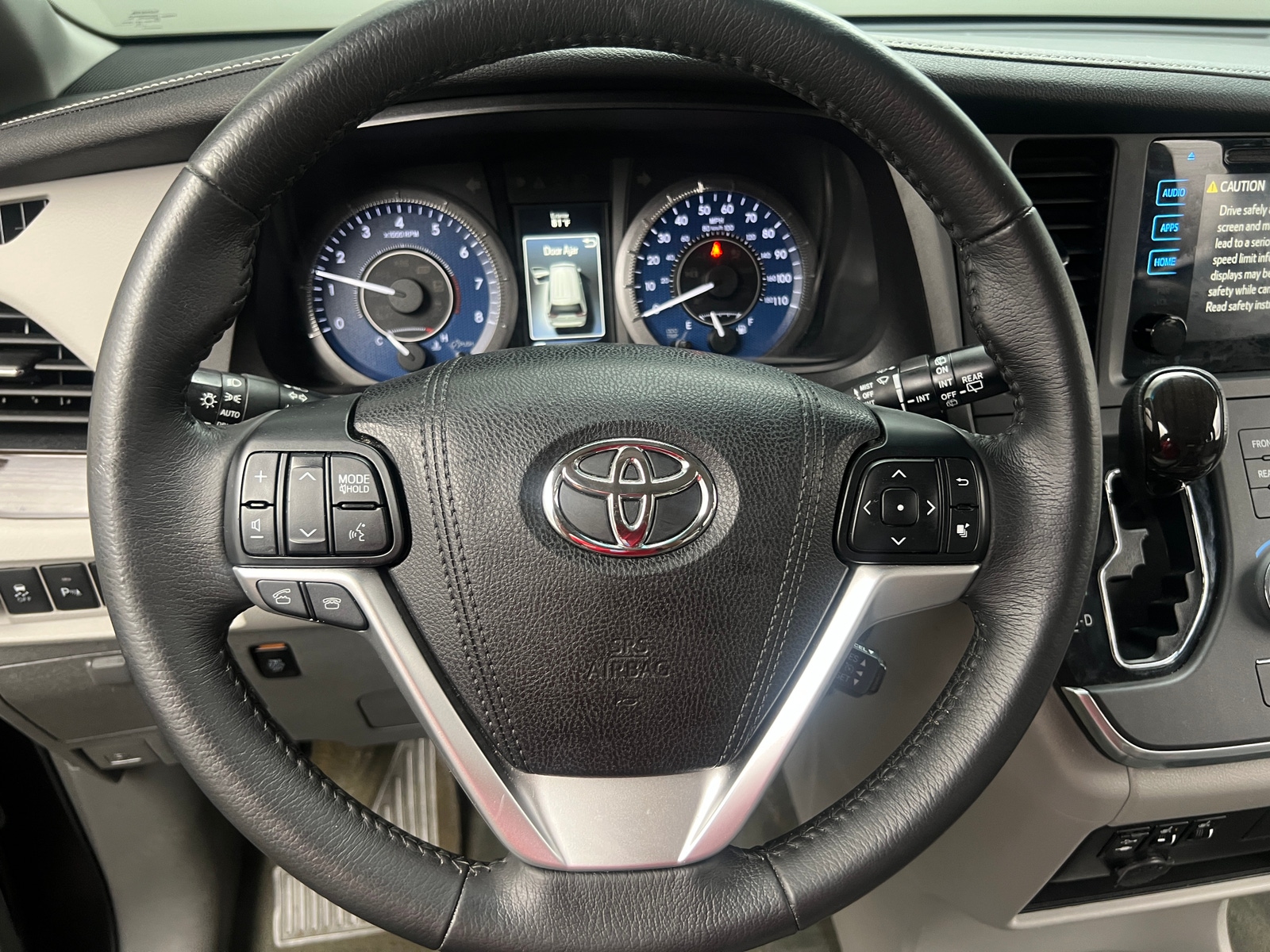 Thumbnail: 2016 Toyota Sienna - 4