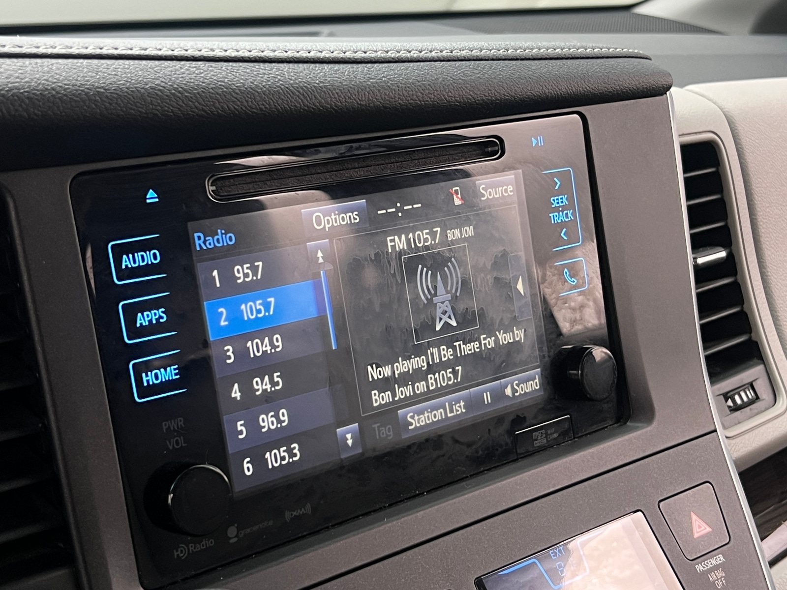 Thumbnail: 2016 Toyota Sienna - 3