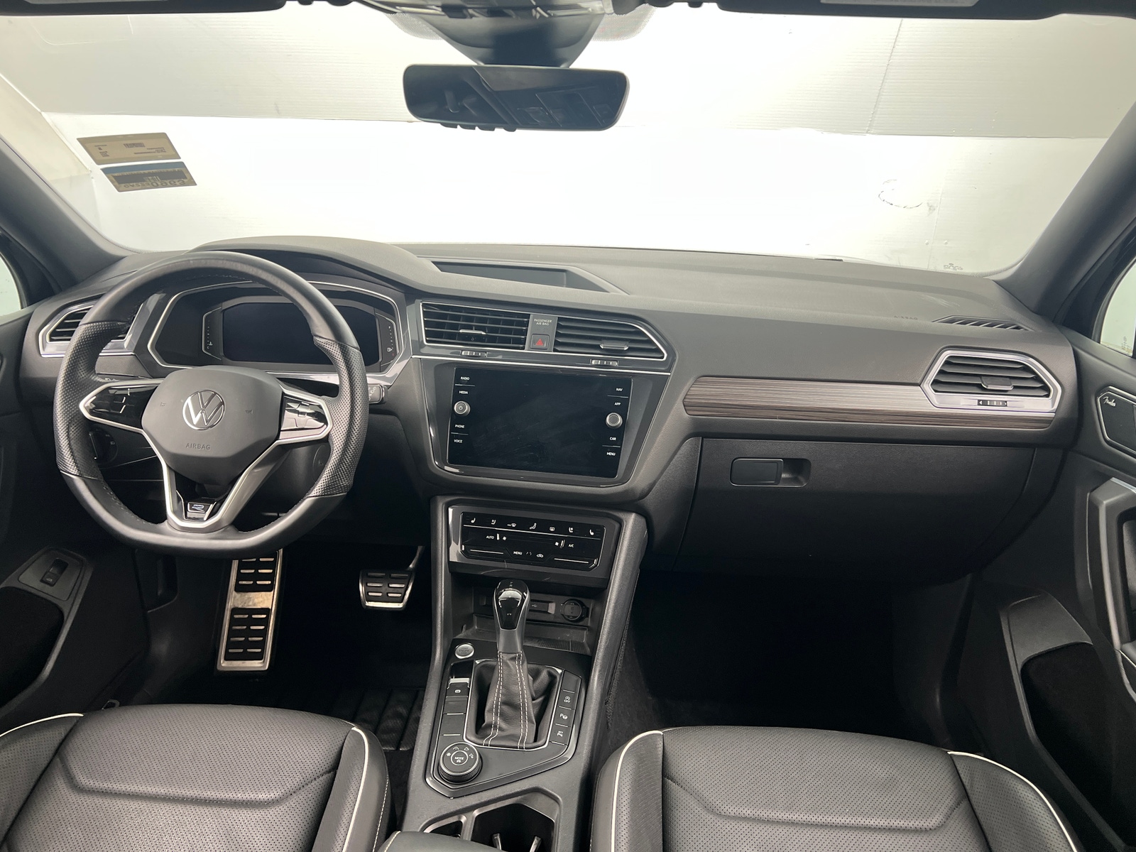 Thumbnail: 2022 Volkswagen Tiguan - 2