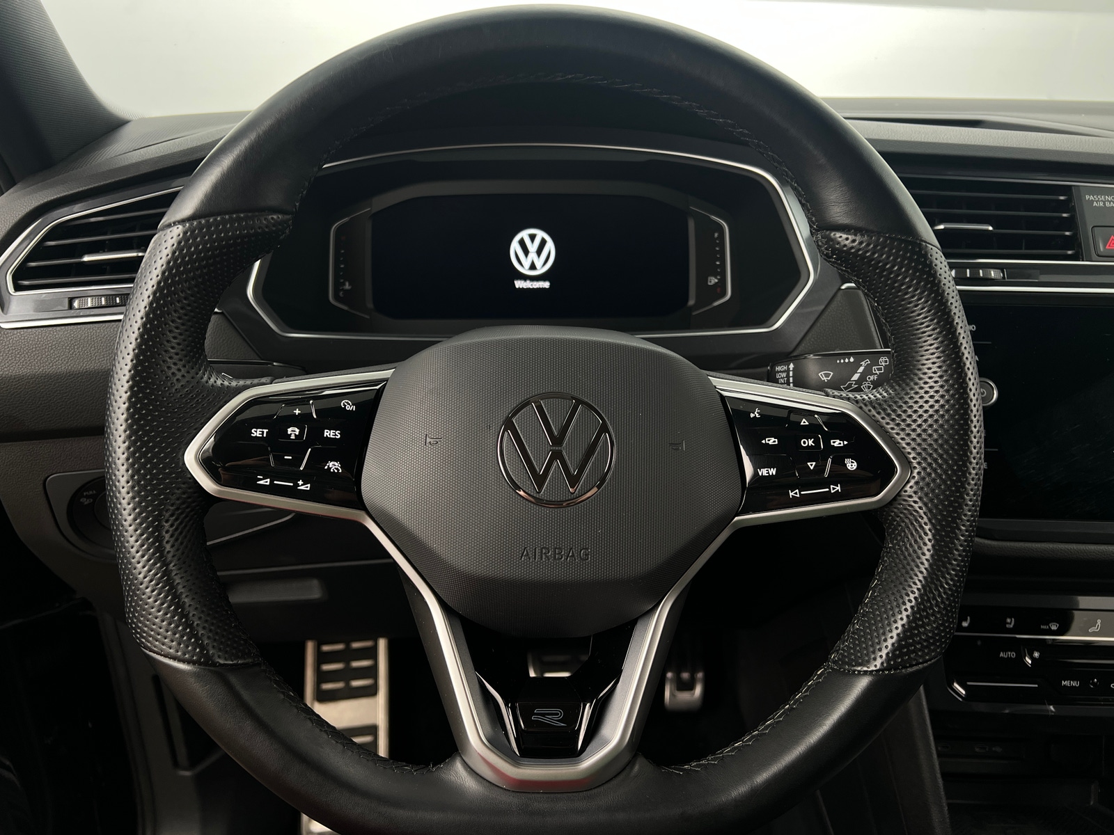 Thumbnail: 2022 Volkswagen Tiguan - 4