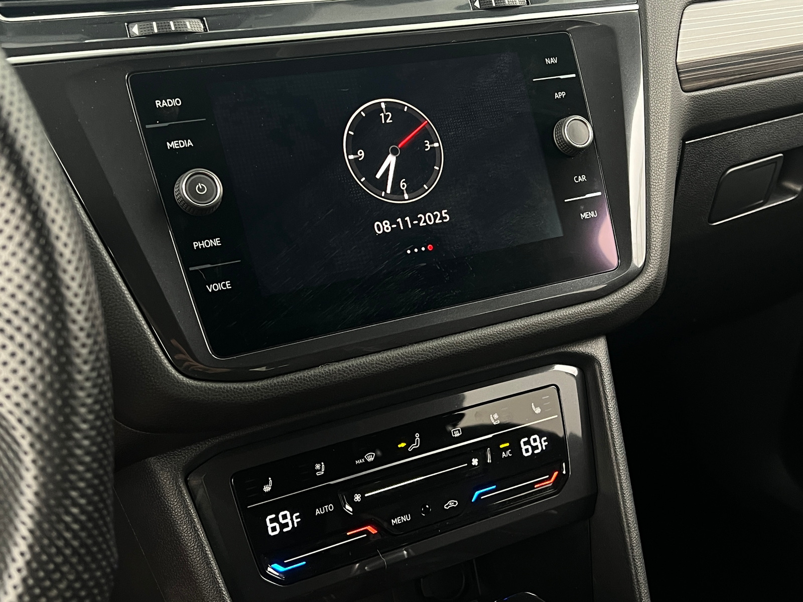 Thumbnail: 2022 Volkswagen Tiguan - 3