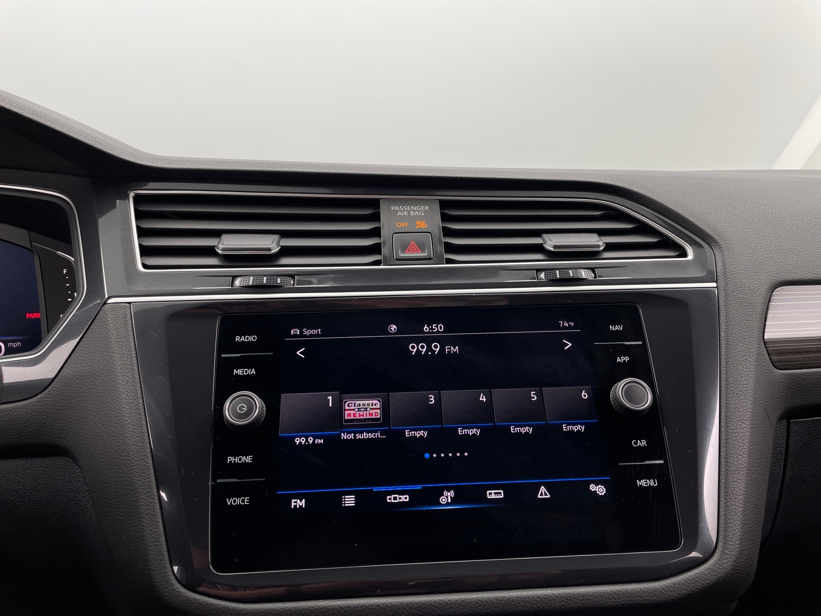 Thumbnail: 2024 Volkswagen Tiguan - 3