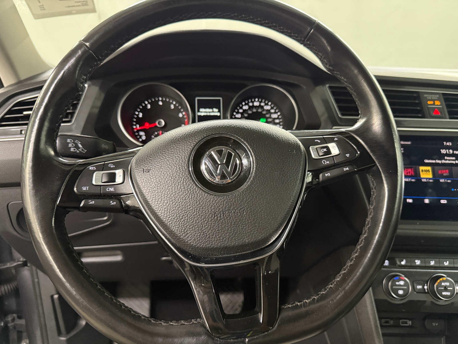 Thumbnail: 2018 Volkswagen Tiguan - 4