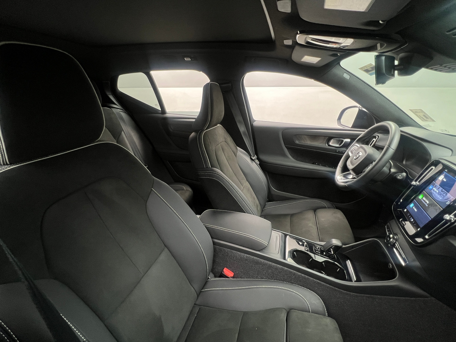 Thumbnail: 2023 Volvo XC40 - 2